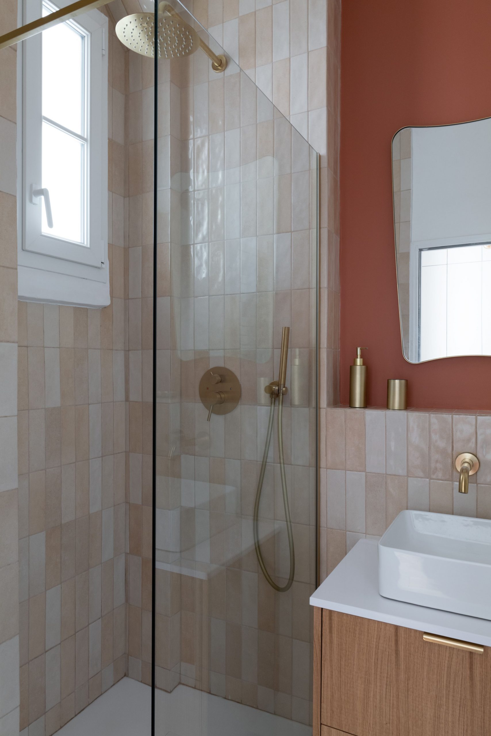 salle de bain terracotta décoration contemporaine