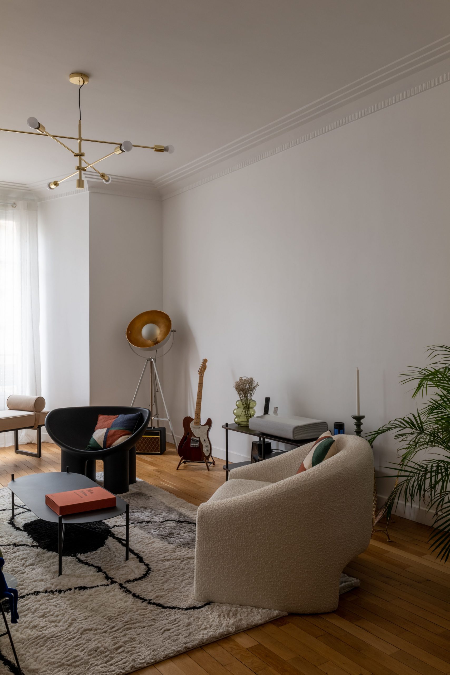salon appartement haussmannien décoration contemporaine