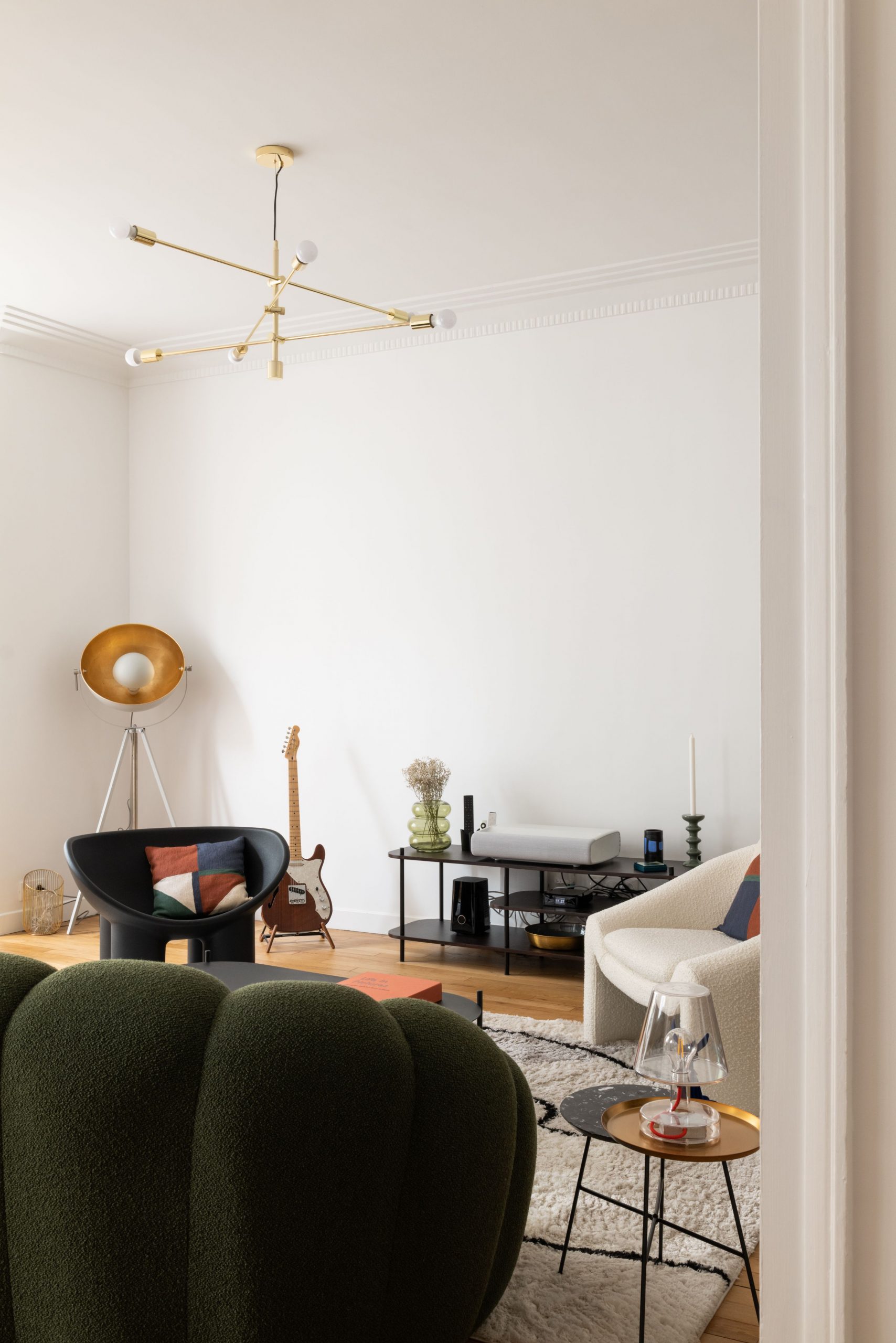 salon appartement haussmannien décoration contemporaine