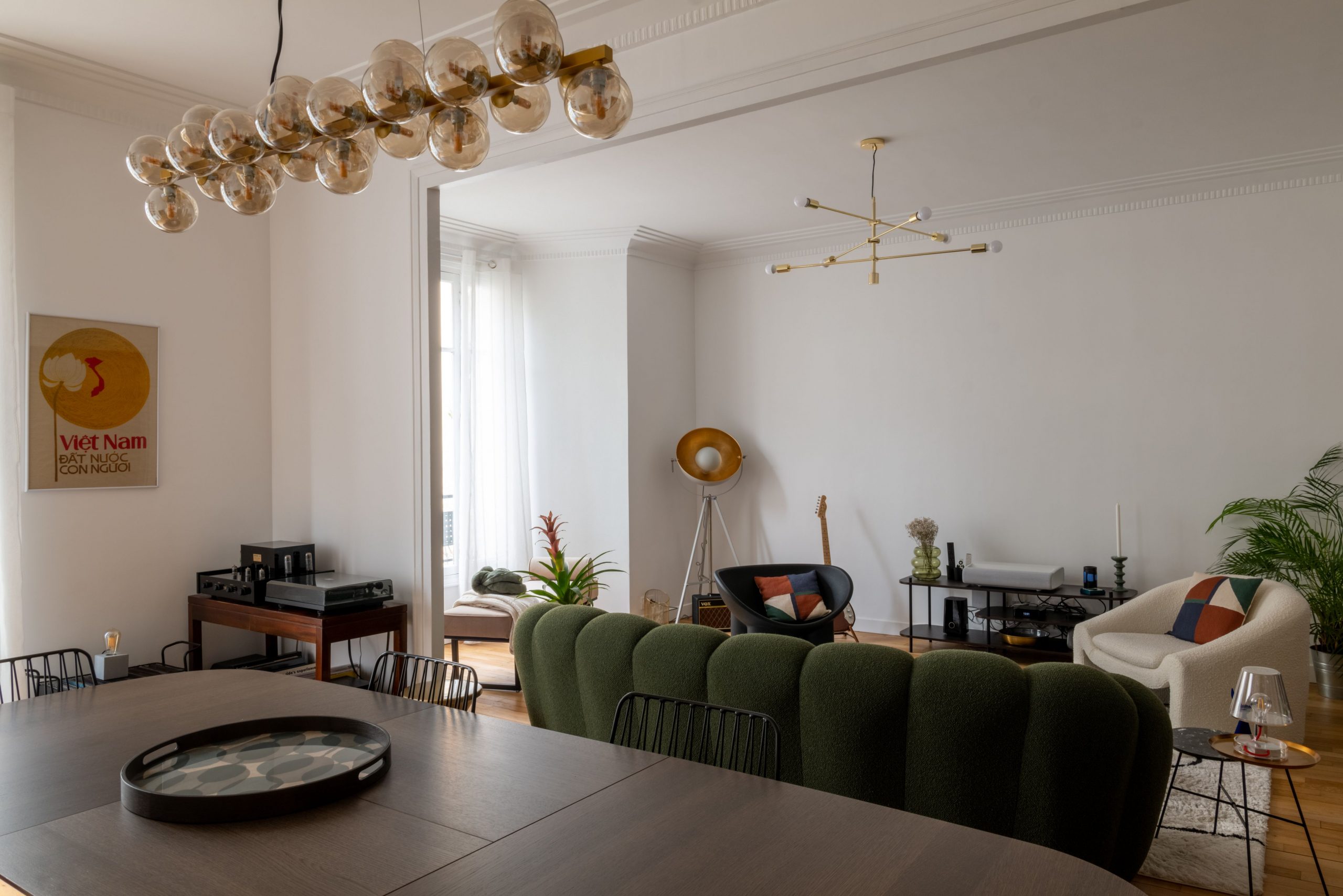 salon appartement haussmannien décoration contemporaine