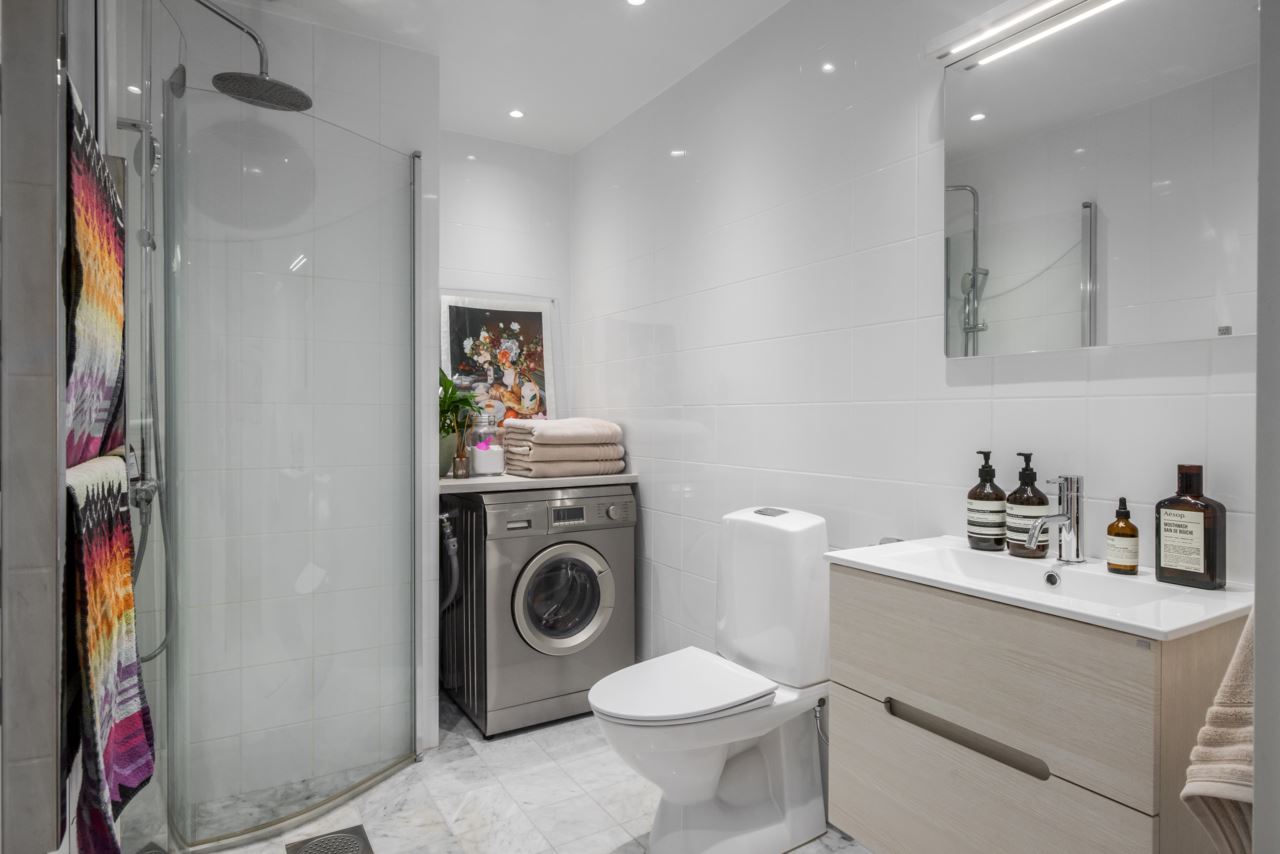 salle de bain blanche