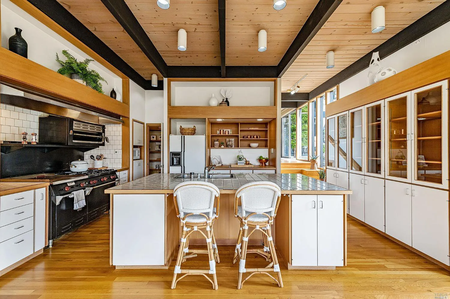 cuisine bois et blanc avec îlot cuisine bois et blanc avec îlot