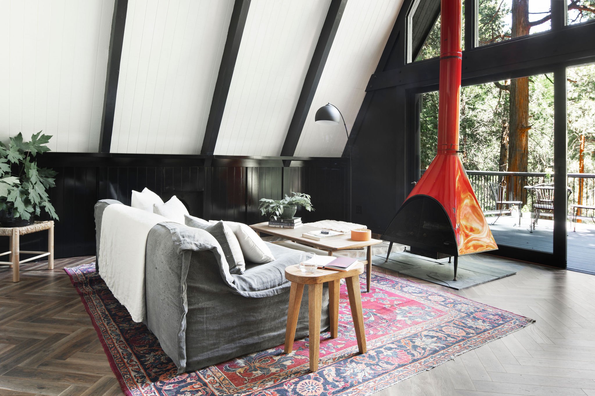 salon décoration noire maison A-Frame salon décoration noire maison A-Frame