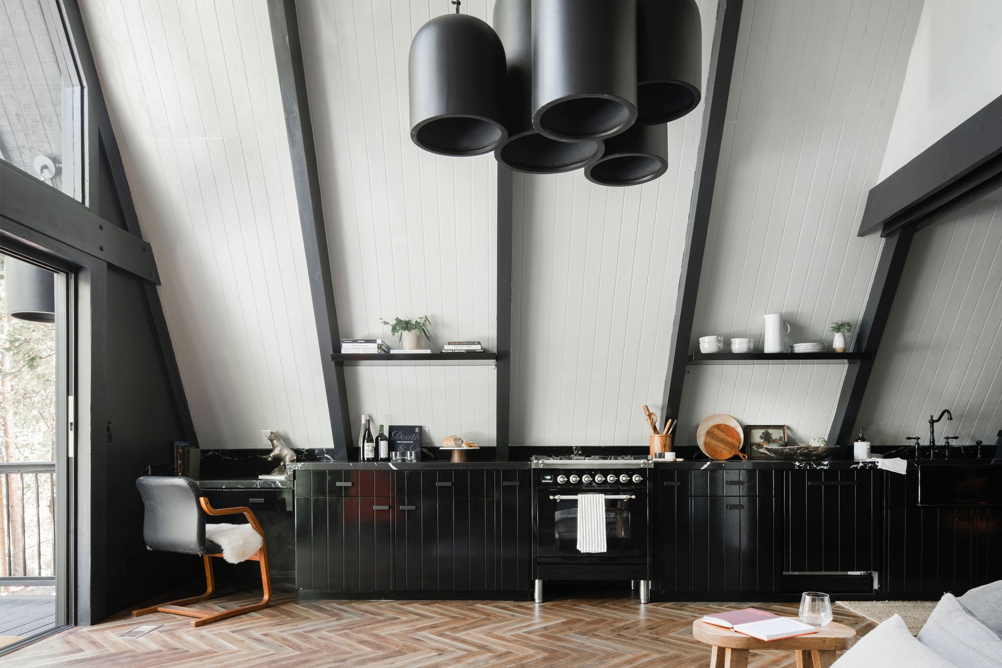 cuisine décoration noire maison A-Frame cuisine décoration noire maison A-Frame