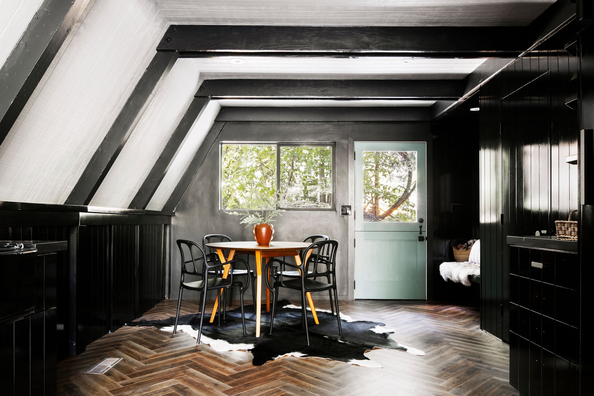 salle à manger décoration noire maison A-Frame salle à manger décoration noire maison A-Frame