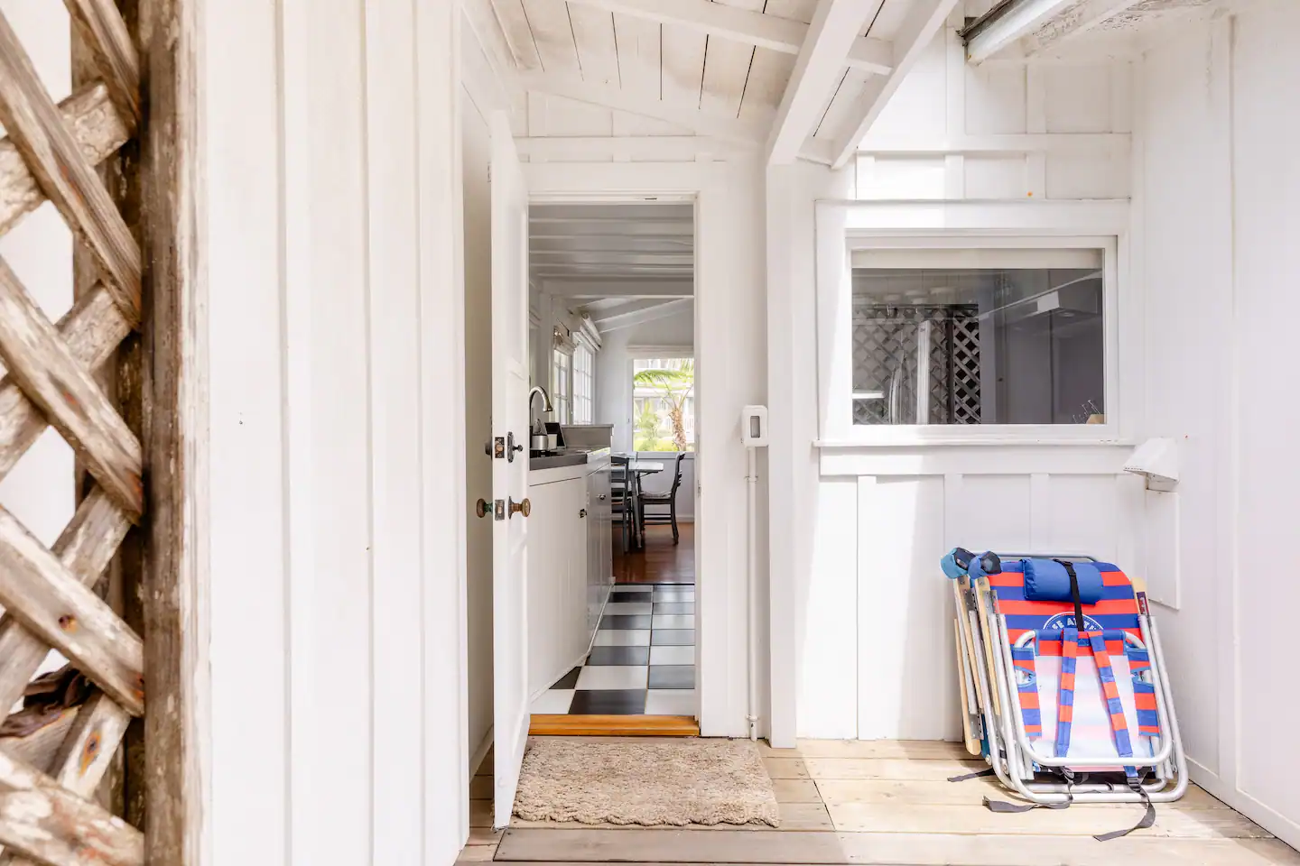 entrée maison de plage de Mila Kunis et Ashton Kutcher Californie