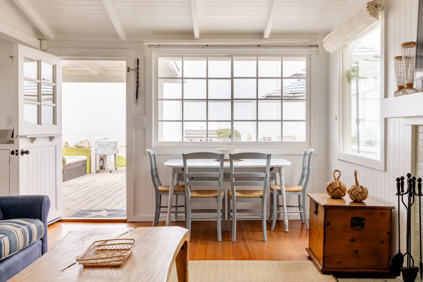 salon maison de plage de Mila Kunis et Ashton Kutcher Californie