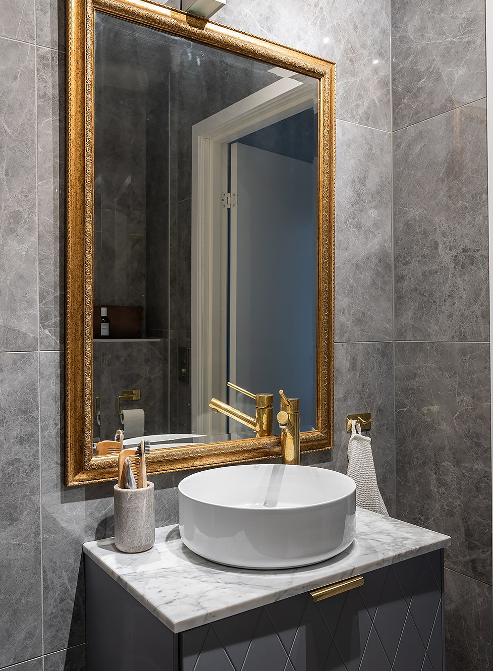 salle de bain design avec miroir baroque salle de bain design avec miroir baroque