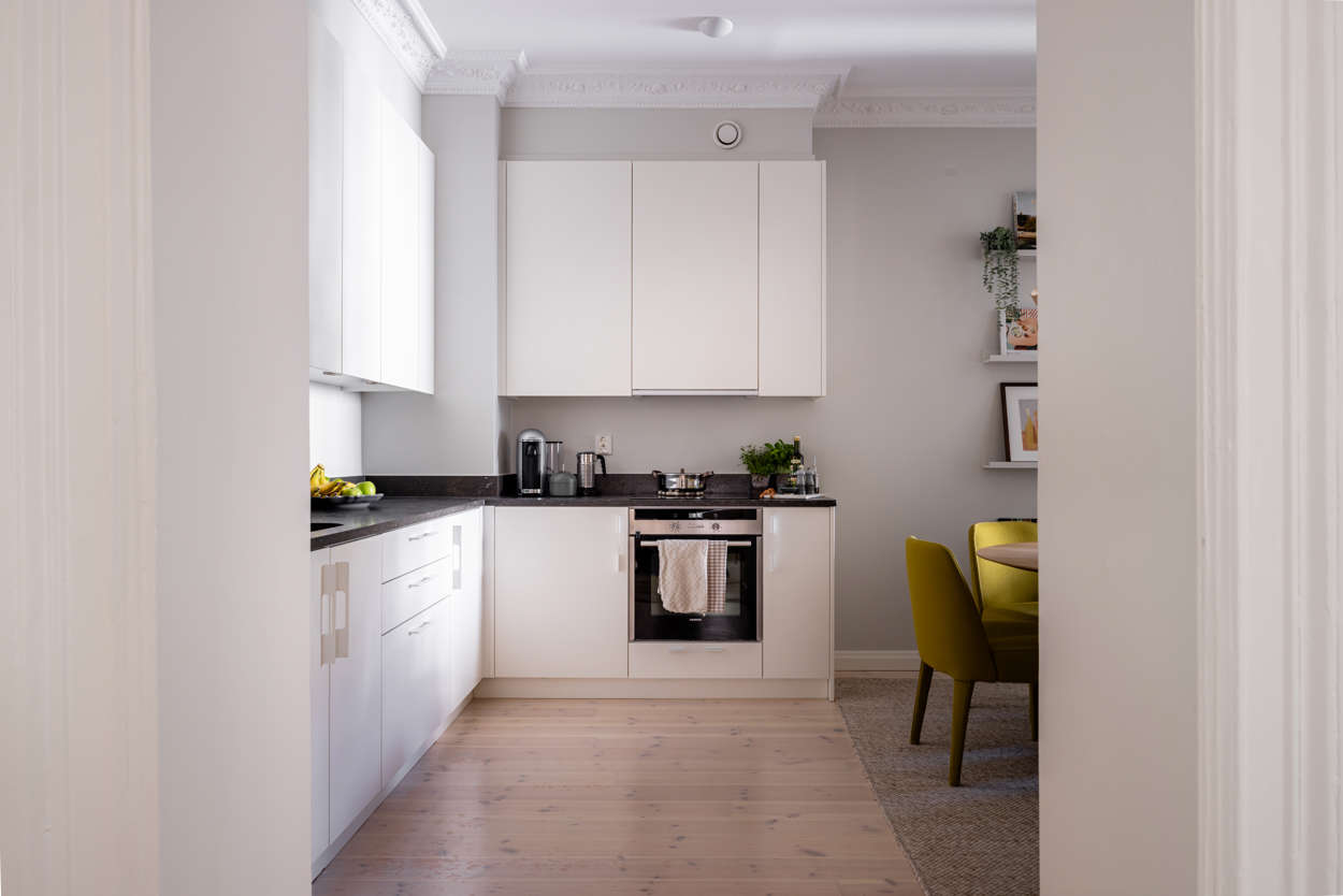 cuisine blanche design dans appartement ancien