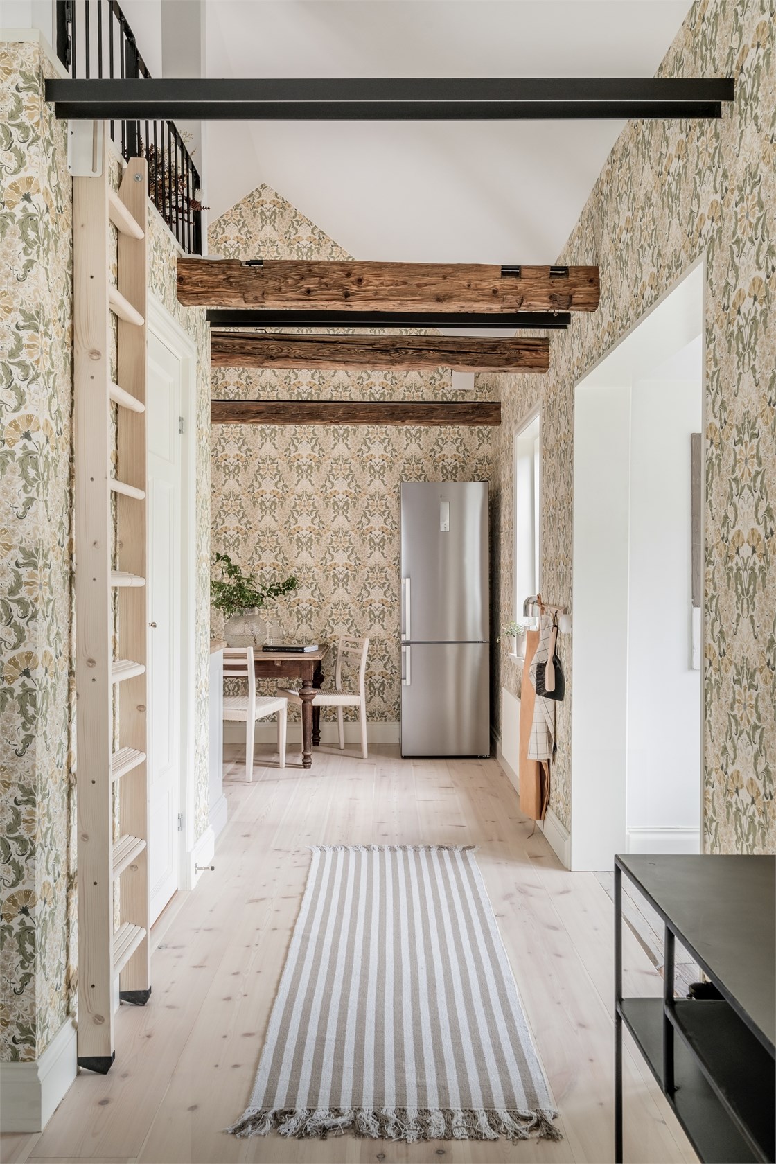 entrée avec papier-peint petite maison 35m2 décoration scandinave entrée avec papier-peint petite maison 35m2 décoration scandinave