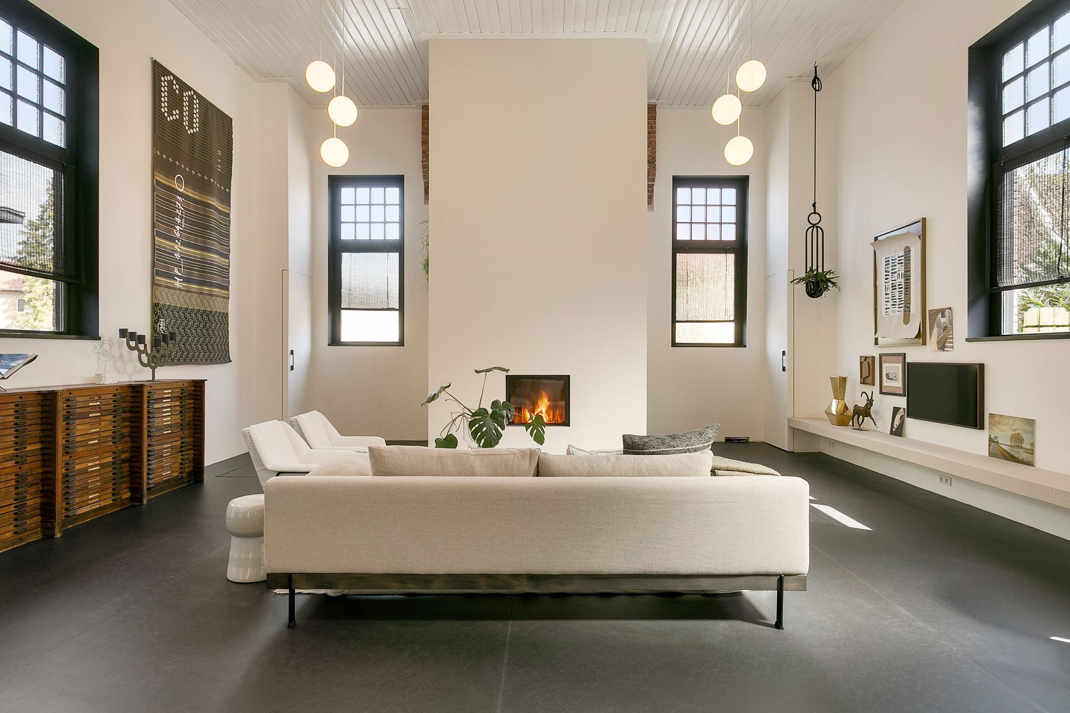salon déplafonné décoration contemporaine beige