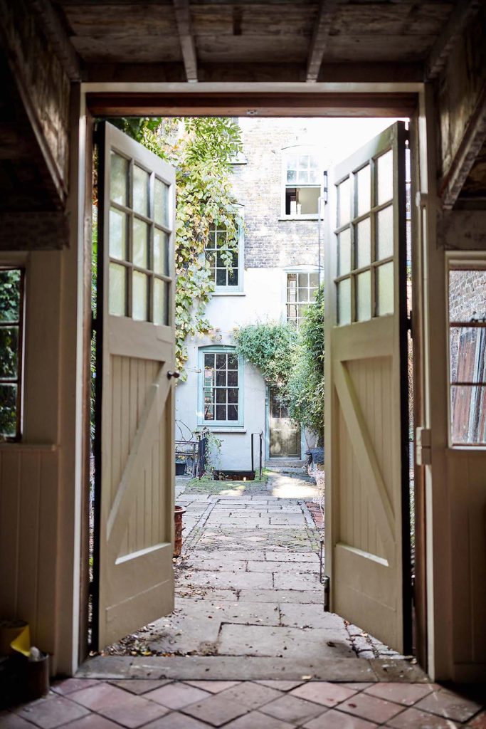 entrée sur cour maison ancienne rénovée entrée sur cour maison ancienne rénovée