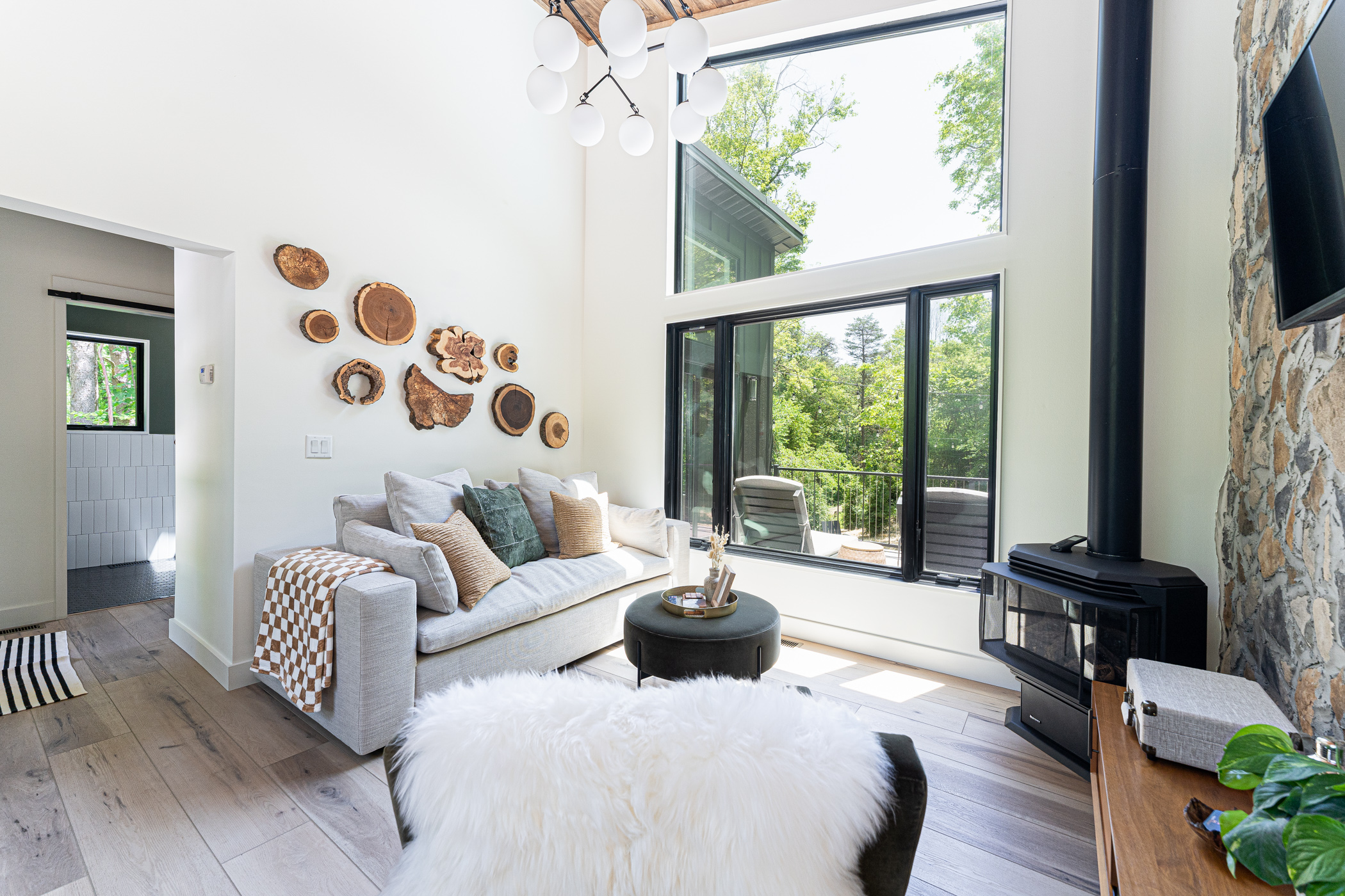 salon avec baie vitrée petite maison en bois 46m2 salon avec baie vitrée petite maison en bois 46m2