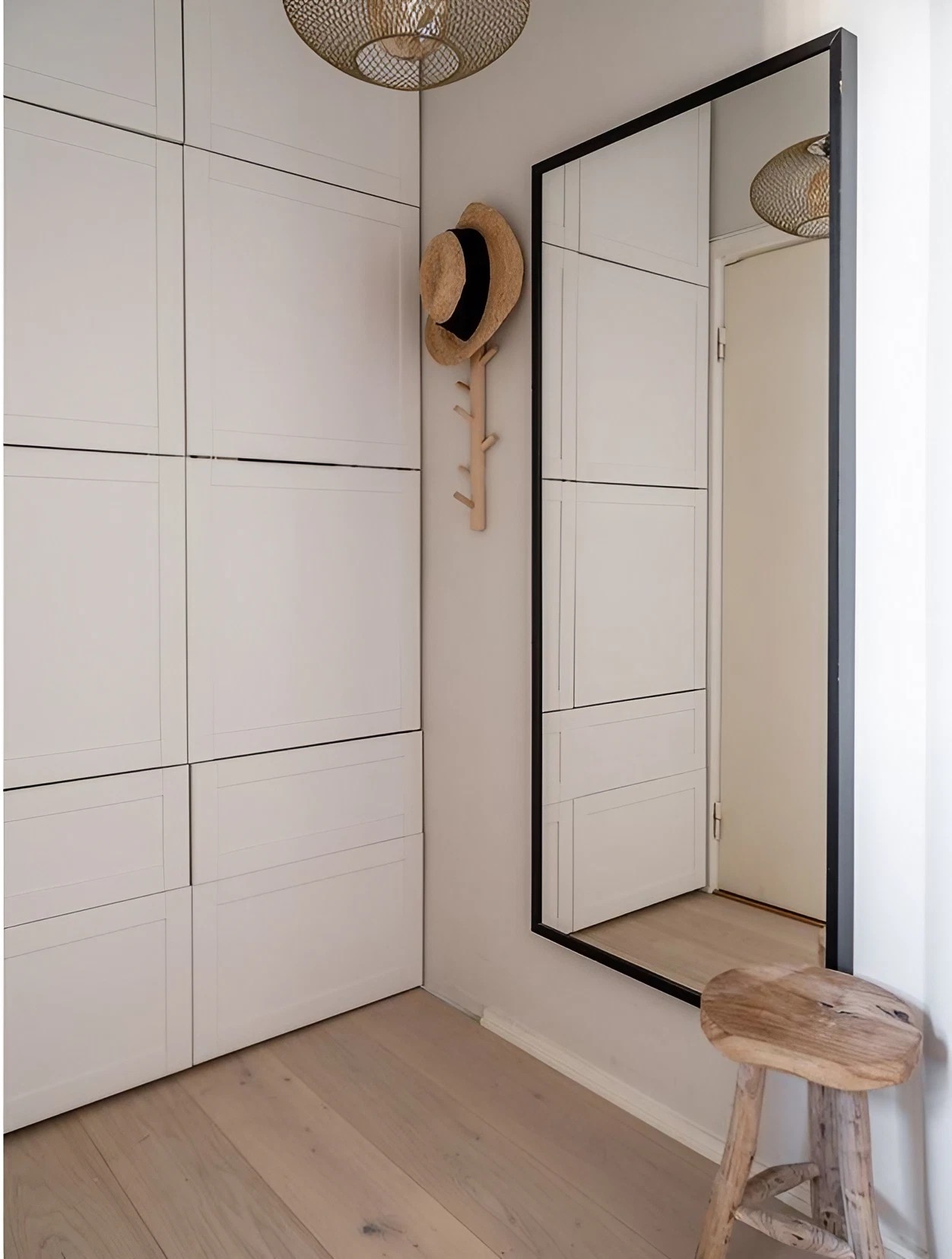 entrée avec placard et miroir entrée avec placard et miroir