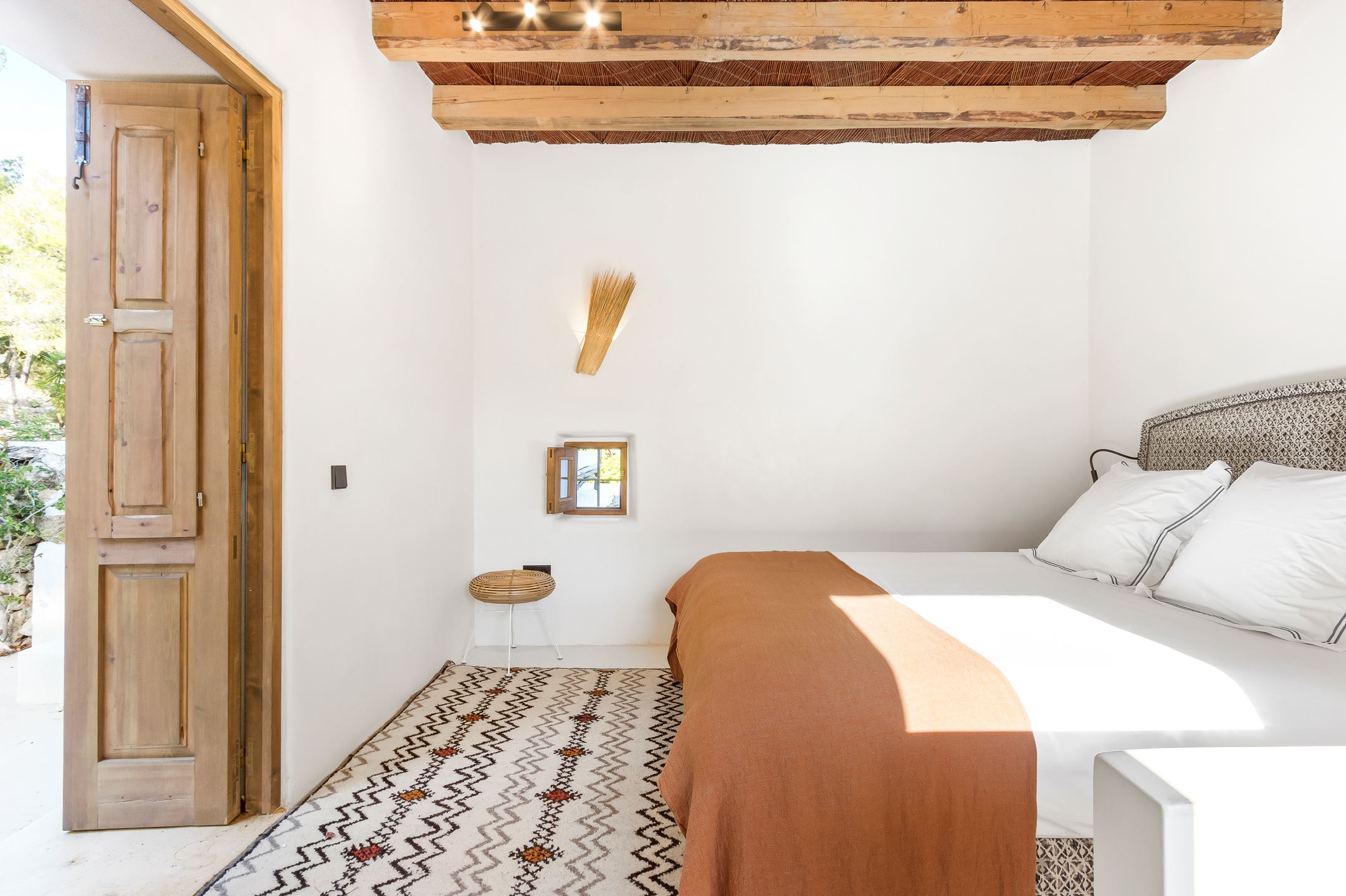 chambre avec poutres décoration méditerranéenne