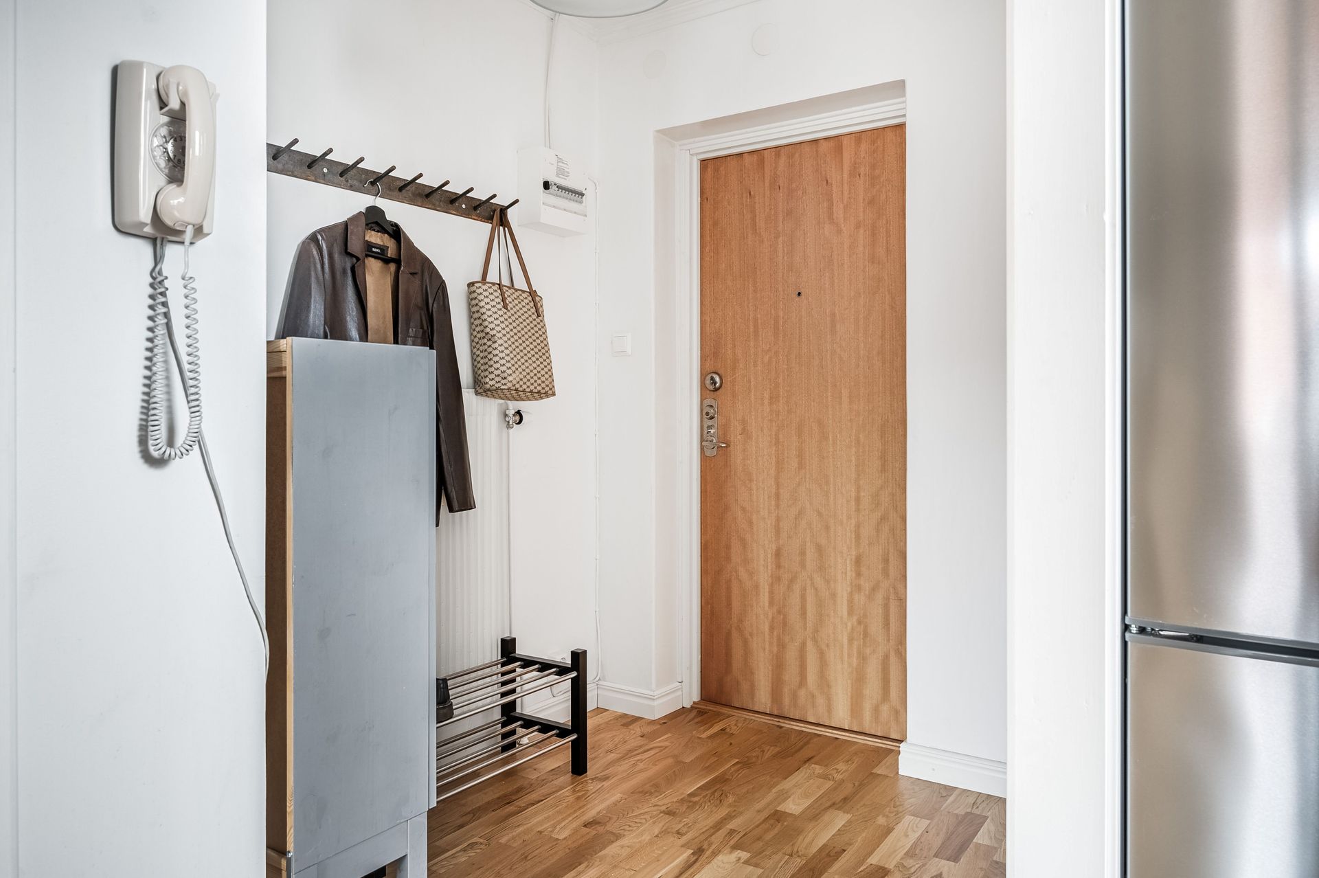 entrée avec porte-manteau entrée avec porte-manteau