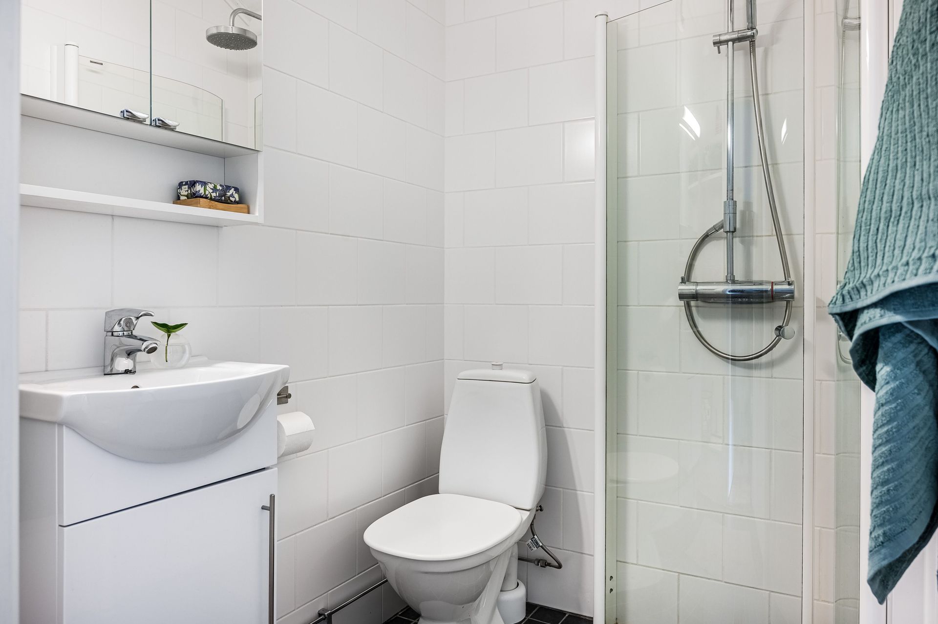 salle de bain blanche studio 34m2 salle de bain blanche studio 34m2