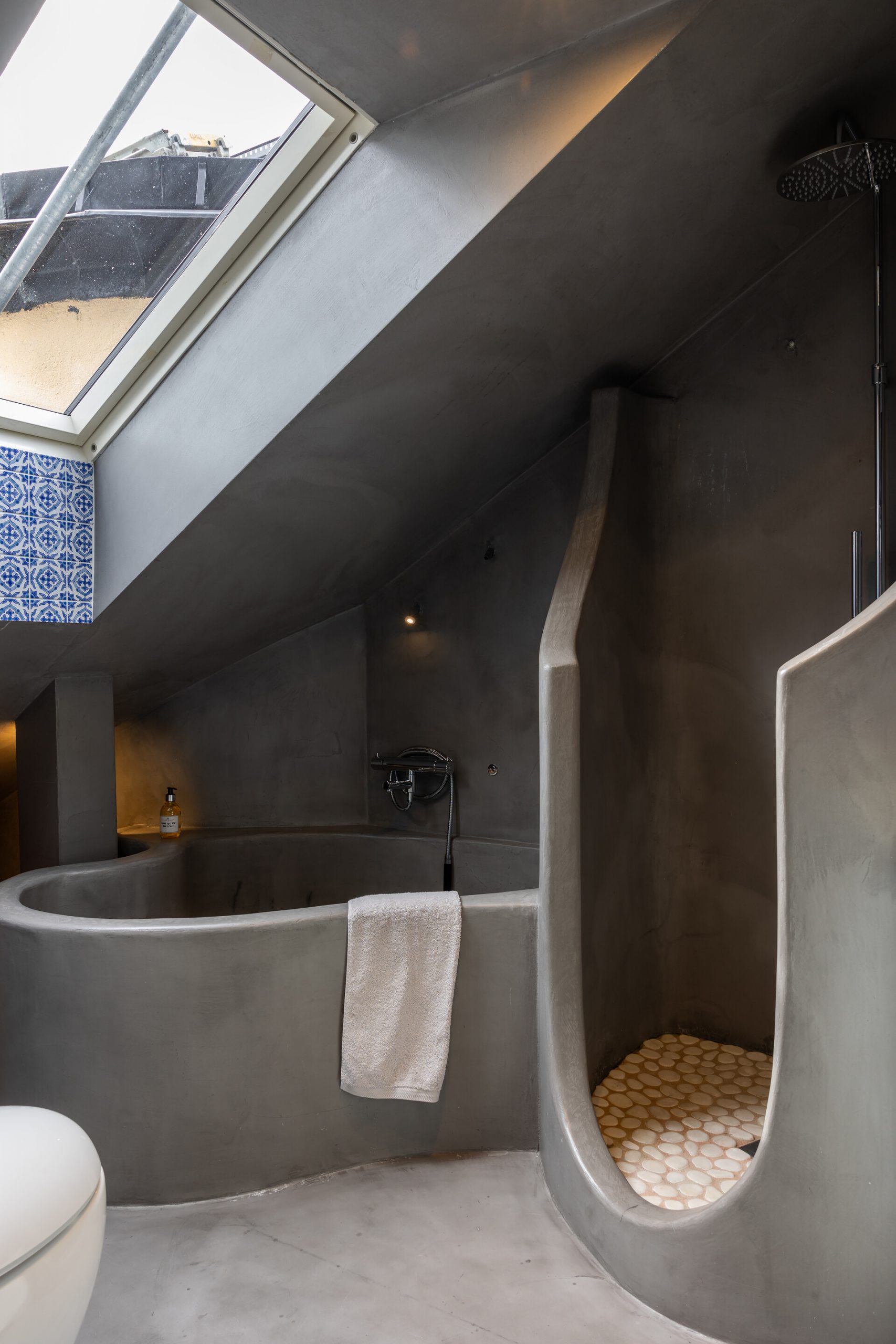 salle de bain mansardée appartement sous les toits salle de bain mansardée appartement sous les toits