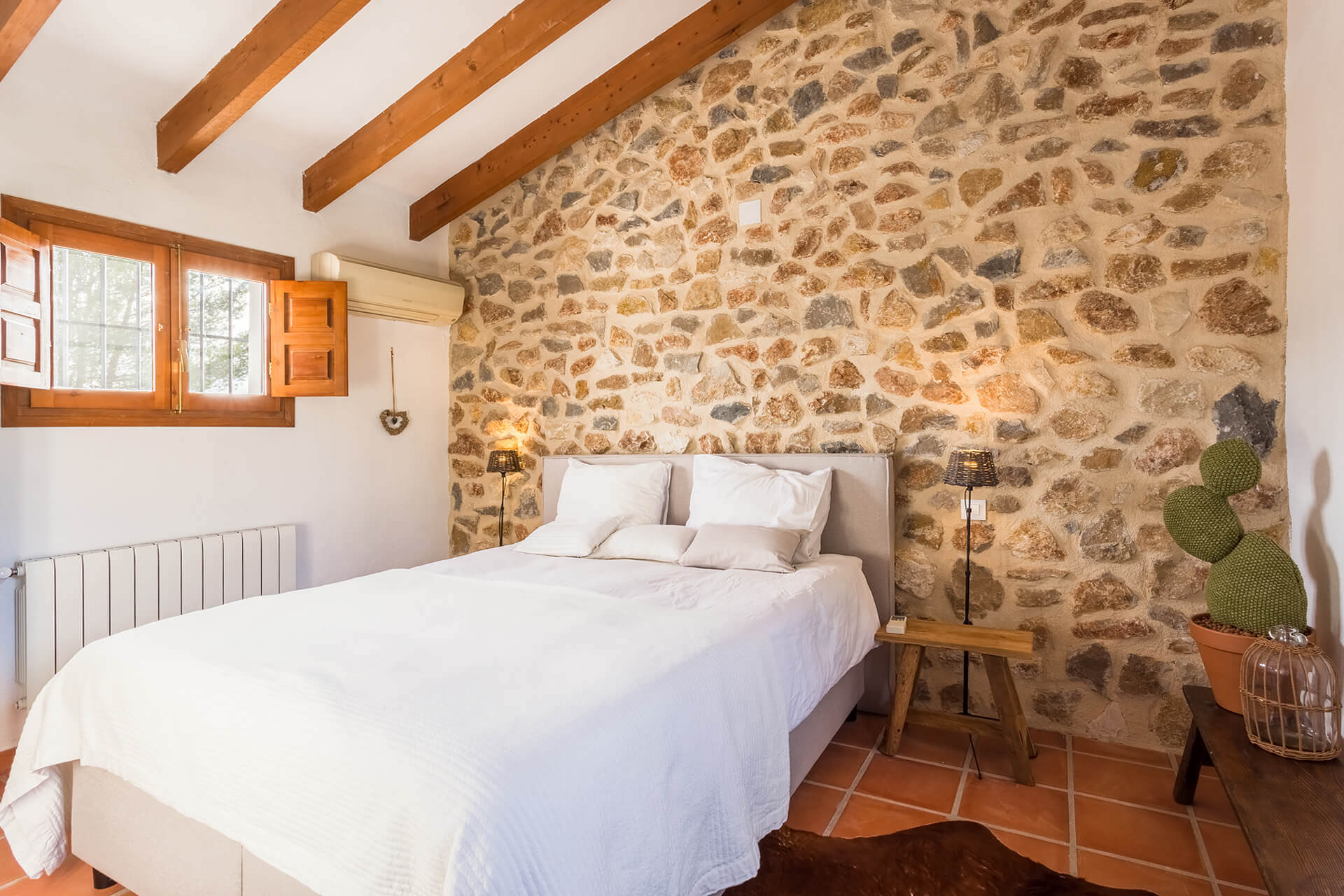 chambre avec poutres maison en pierres chambre avec poutres maison en pierres