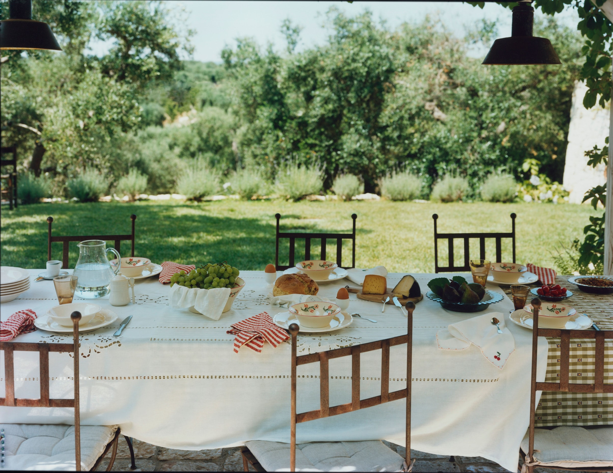 table dans jardin table dans jardin