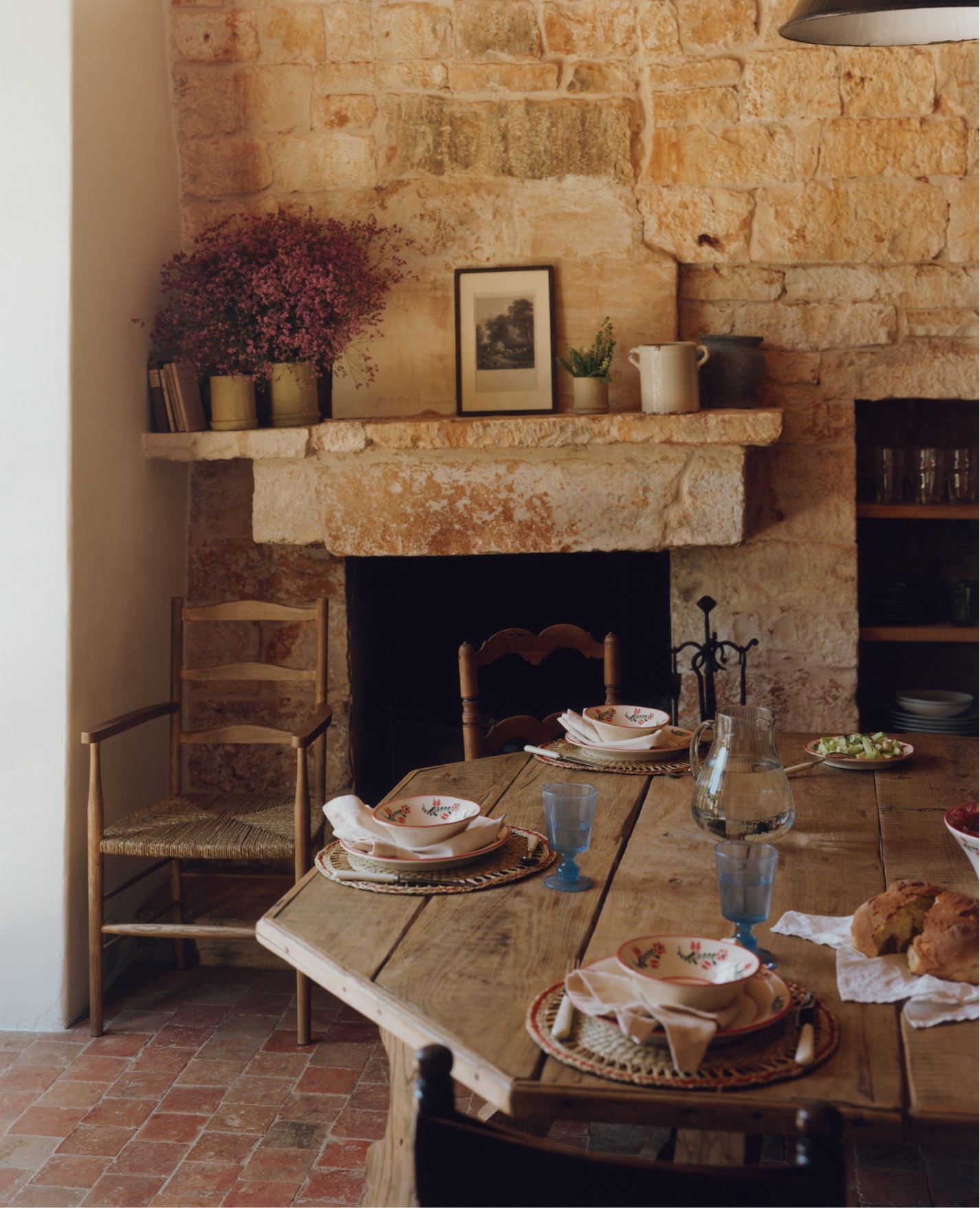 salle à manger murs de pierres et cheminée ancienne salle à manger murs de pierres et cheminée ancienne