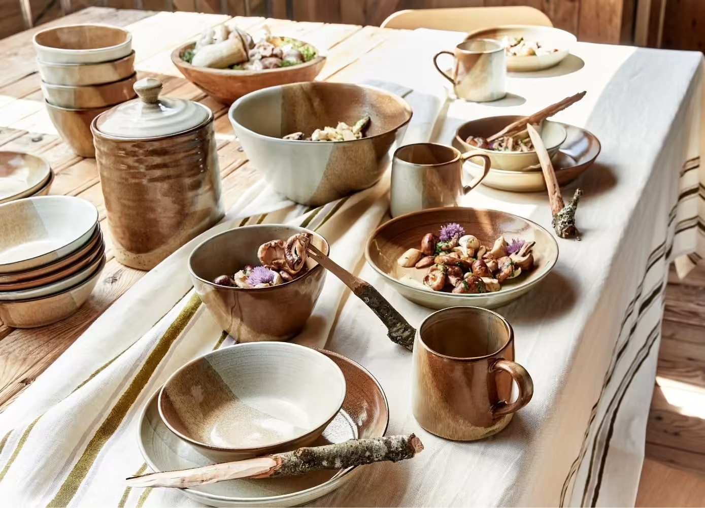 table décoration rustique chic vaisselle grès et bois