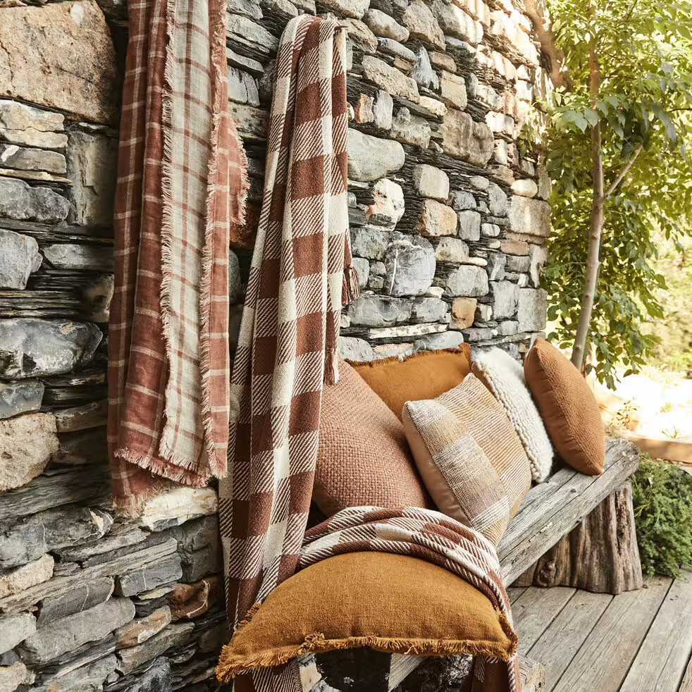 terrasse maison en pierres de montagne
