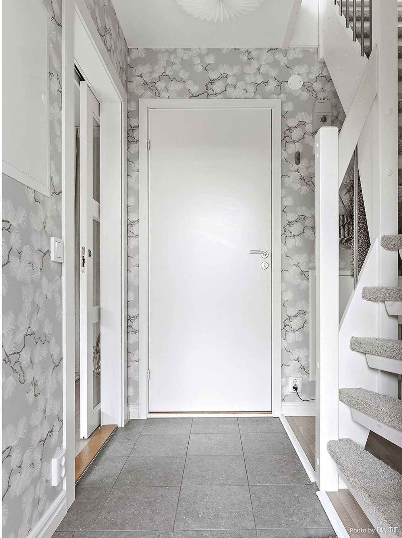 entrée avec papier-peint décoration scandinave mini maison 38m2 entrée avec papier-peint décoration scandinave mini maison 38m2