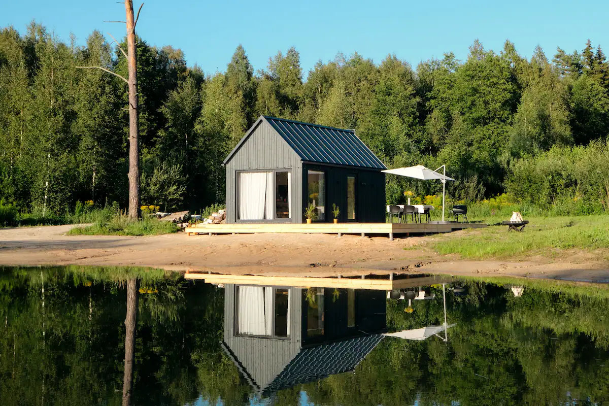 petite maison noire de 50m2 petite maison noire de 50m2