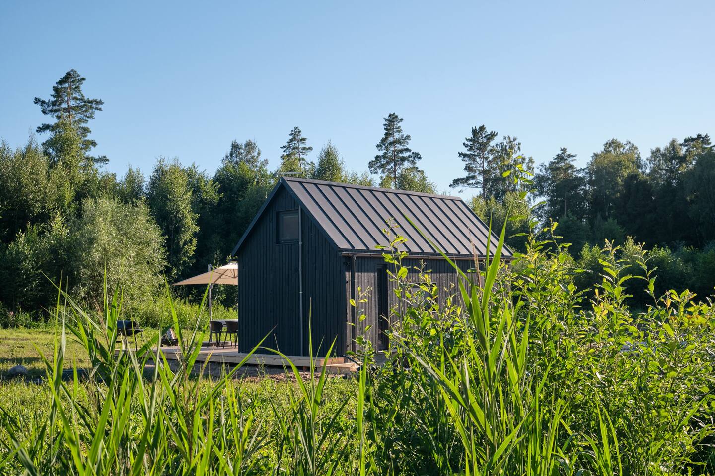 petite maison noire de 50m2 petite maison noire de 50m2