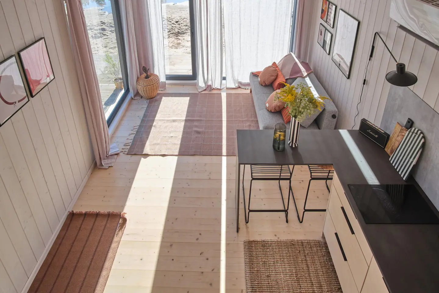salon et cuisine petite maison noire de 50m2 salon et cuisine petite maison noire de 50m2