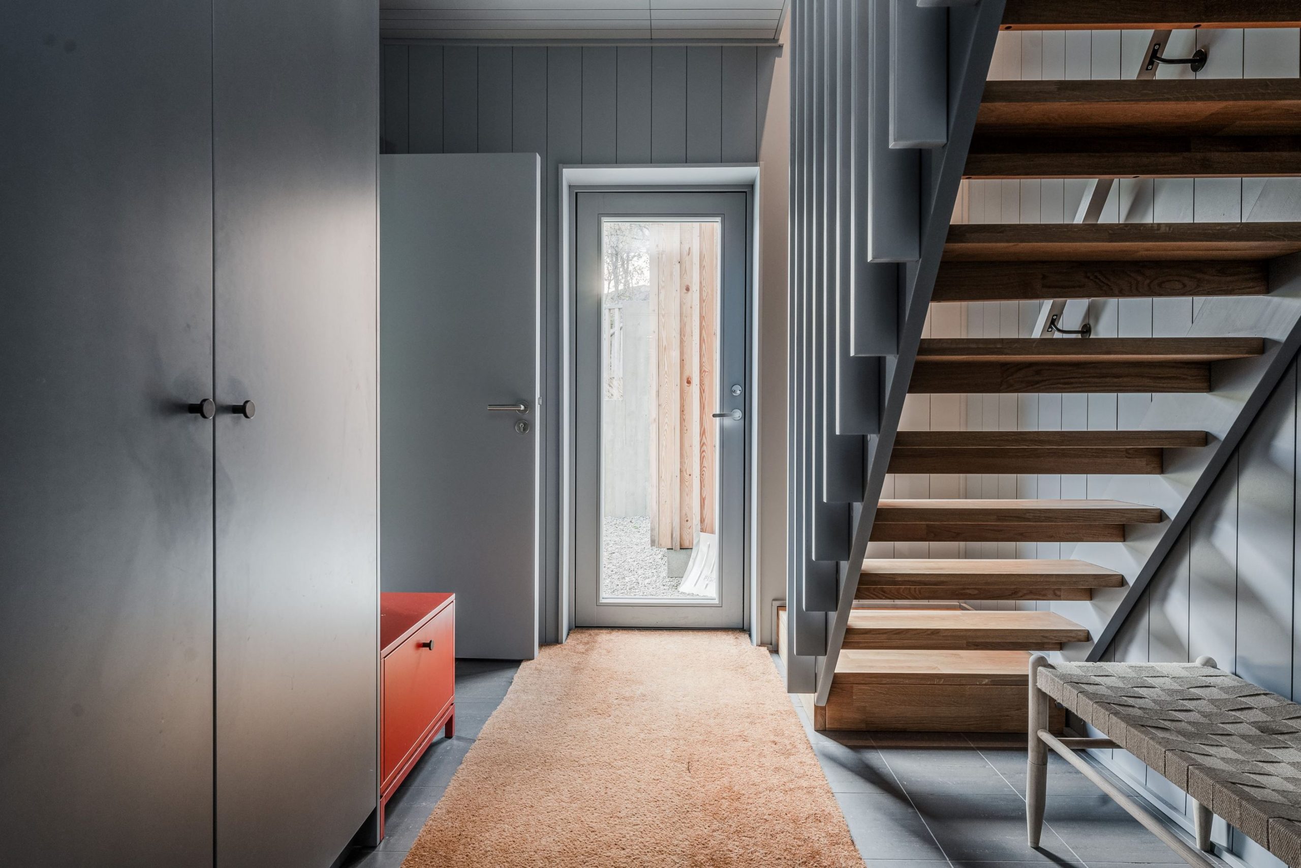 entrée maison contemporaine en bois