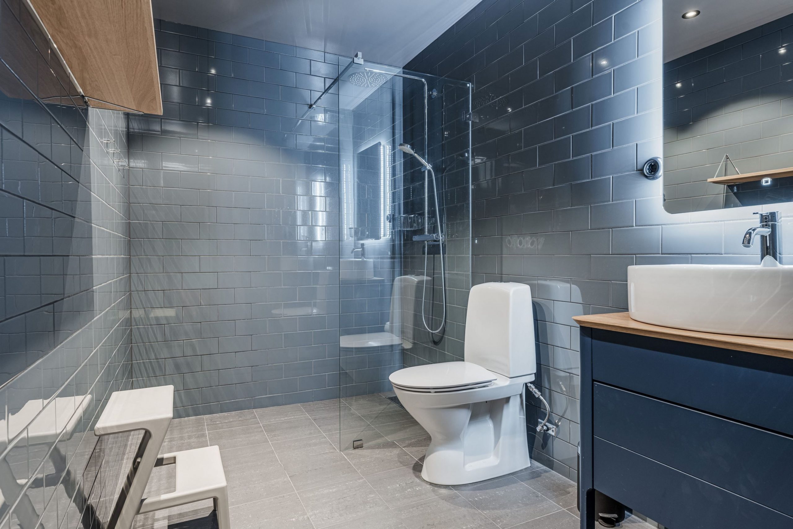 salle de bain design grise