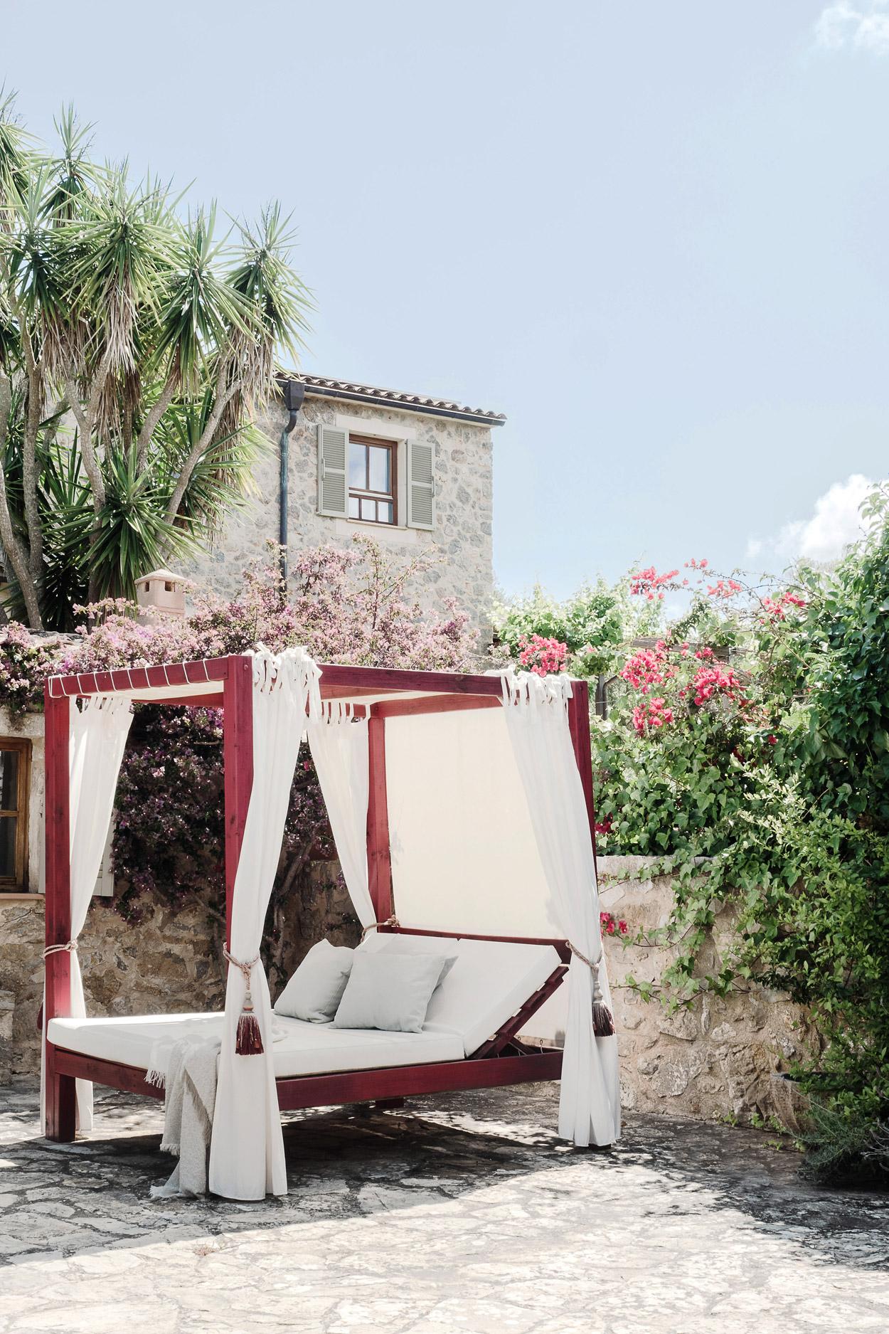 jardin méditerranéen maison en pierres jardin méditerranéen maison en pierres