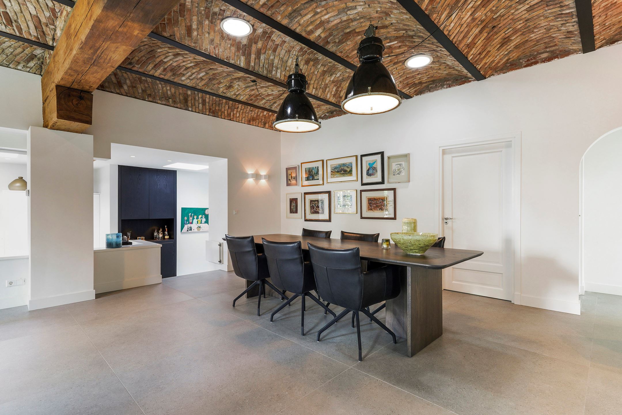 salle à manger plafond voûté en briques décoration design
