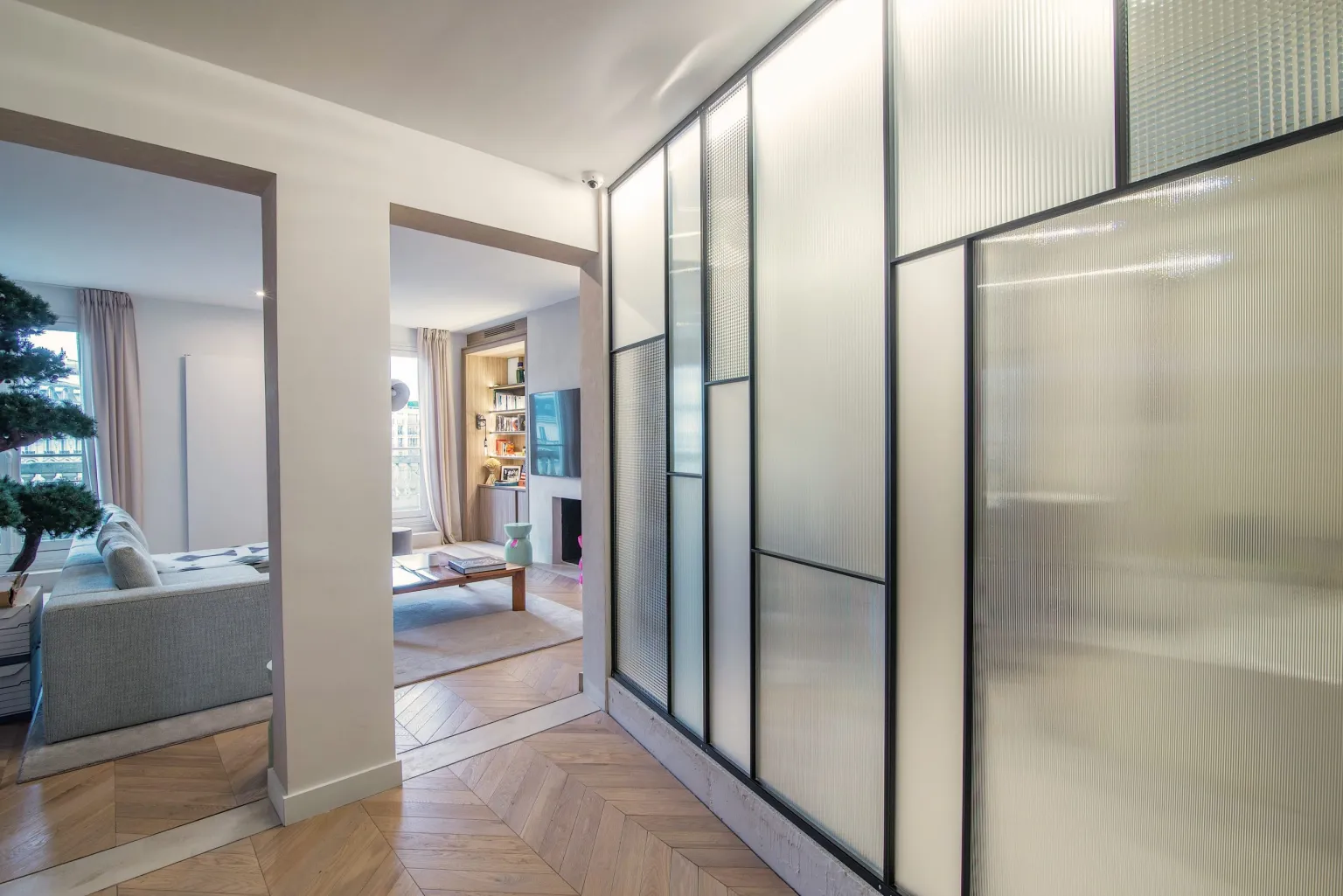 entrée appartement haussmannien rénové Paris entrée appartement haussmannien rénové Paris