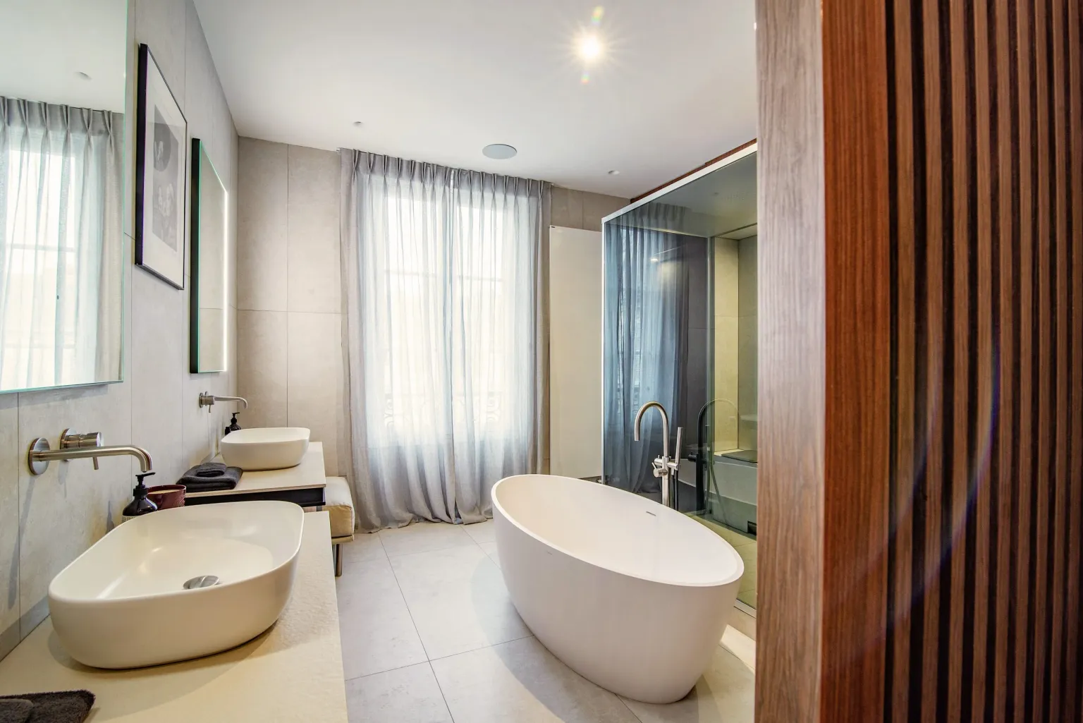 salle de bain design appartement haussmannien rénové Paris salle de bain design appartement haussmannien rénové Paris
