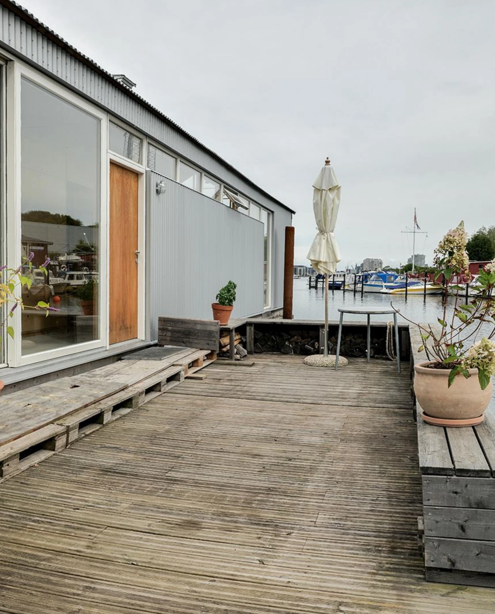 maison flottante avec terrasse décoration Japandi maison flottante avec terrasse décoration Japandi
