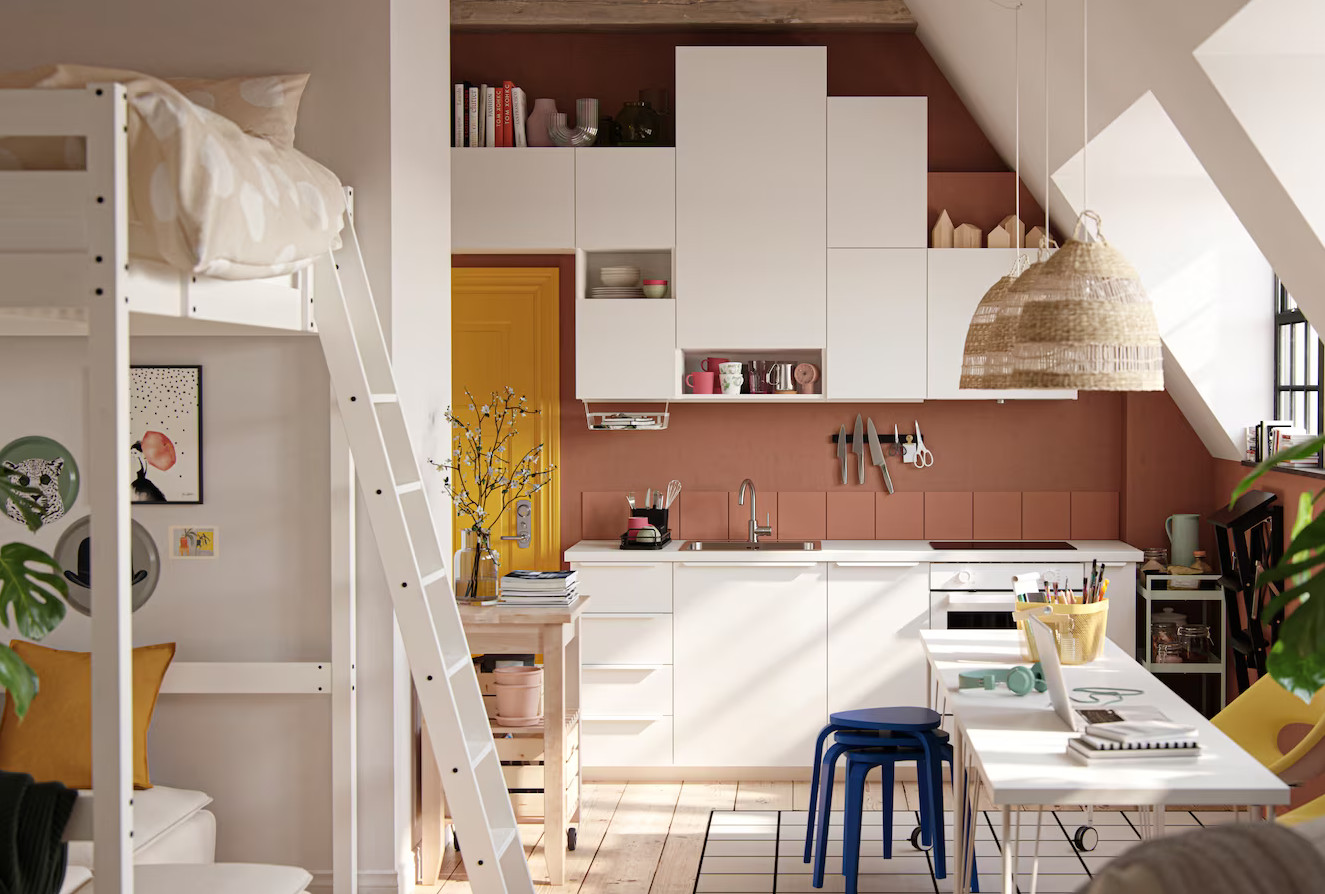 cuisine blanche mur terracotta aménagée par IKEA cuisine blanche mur terracotta aménagée par IKEA