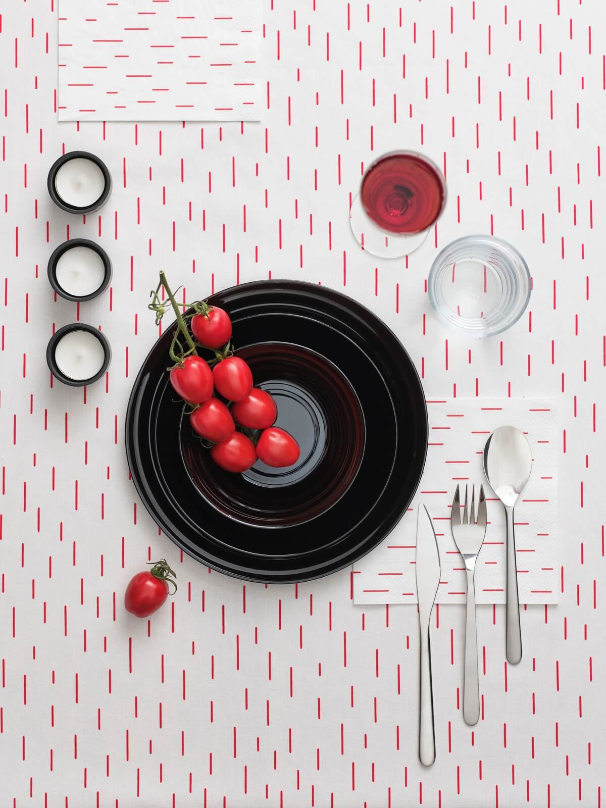 vaisselle noire IKEA