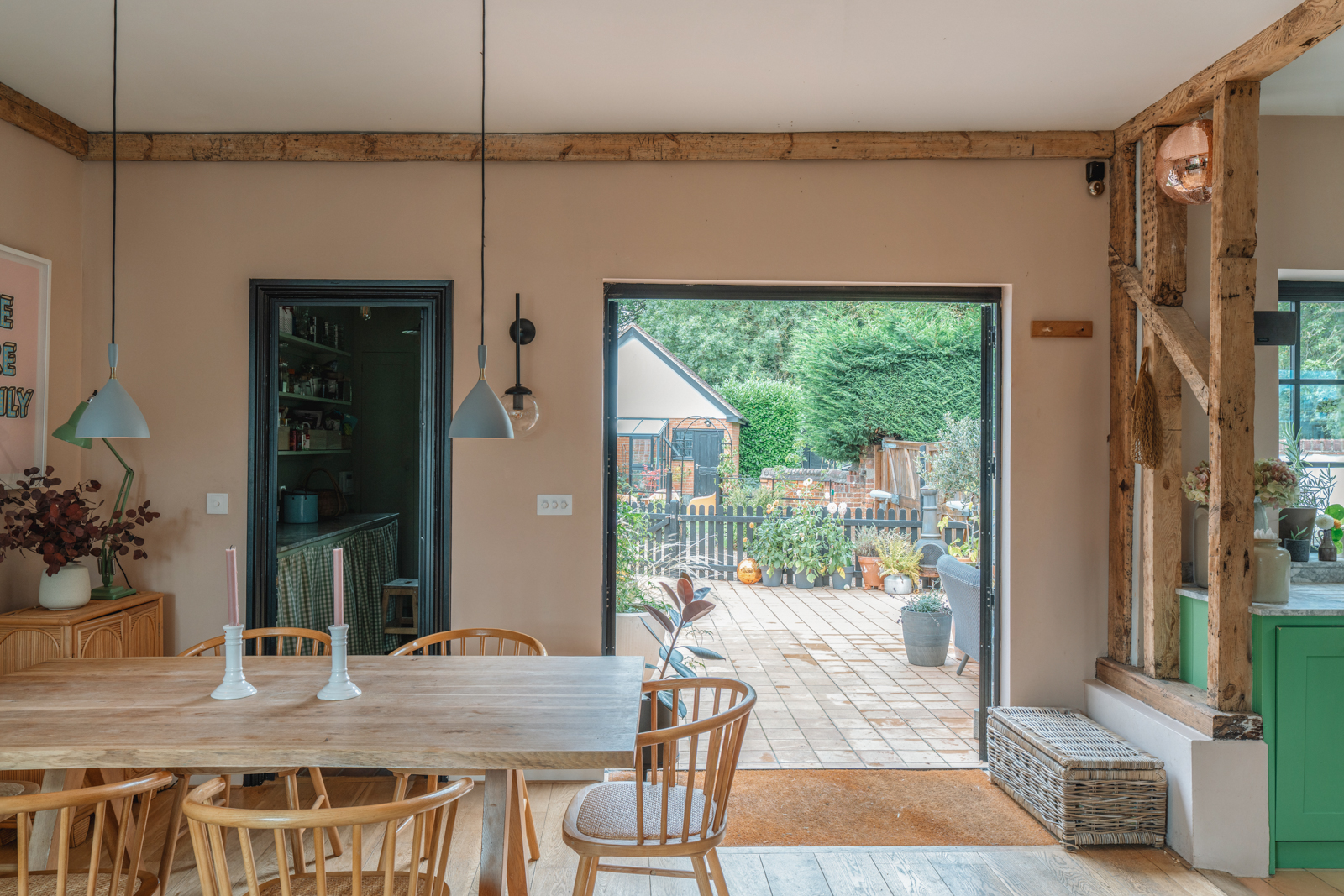 salle à manger avec colombages décoration rustique chic