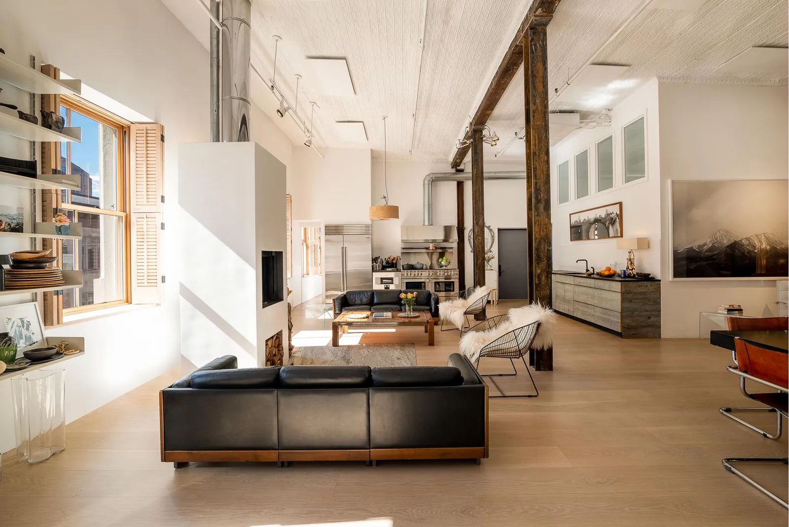 salon avec cheminée loft