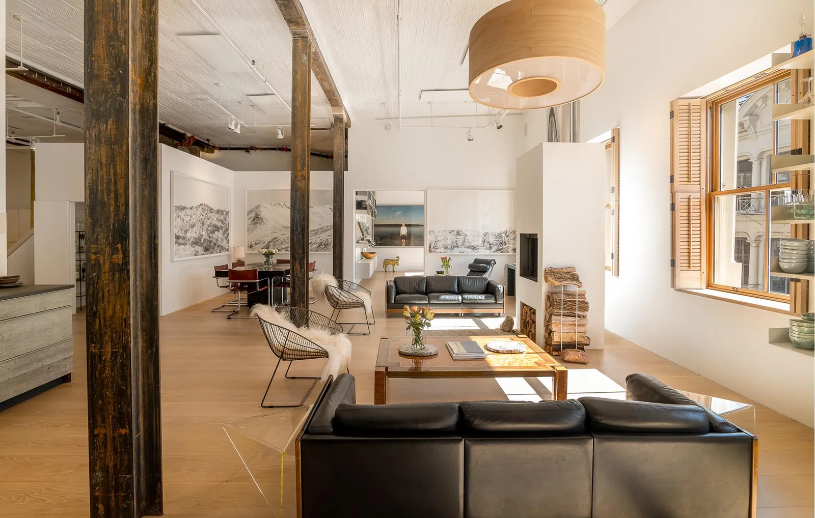 salon avec cheminée loft