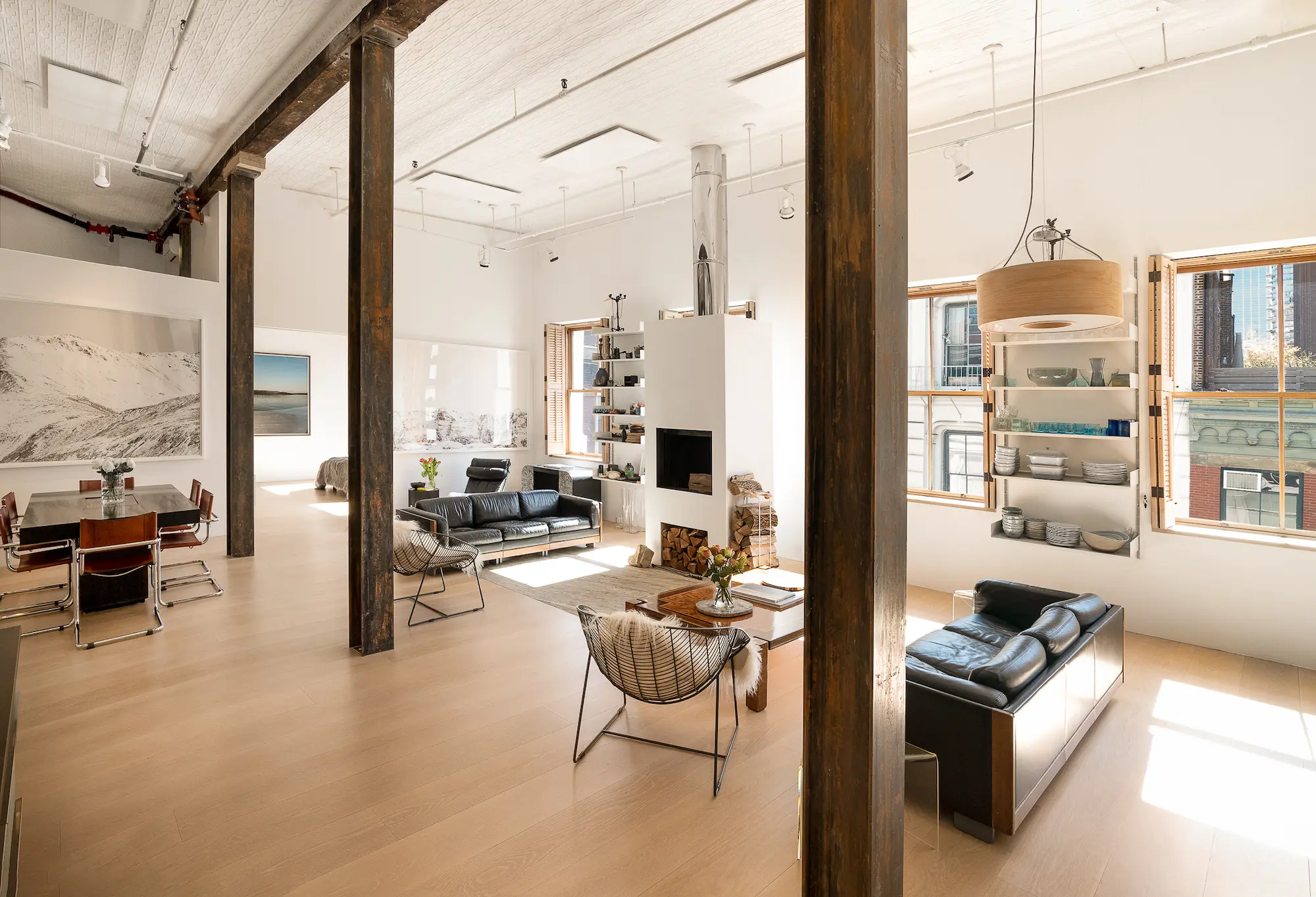 salon avec cheminée loft