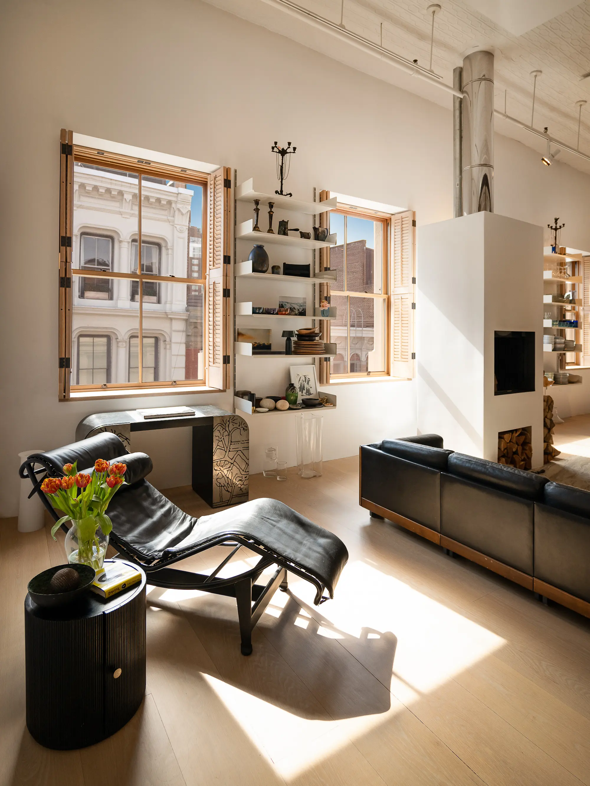 salon avec cheminée loft