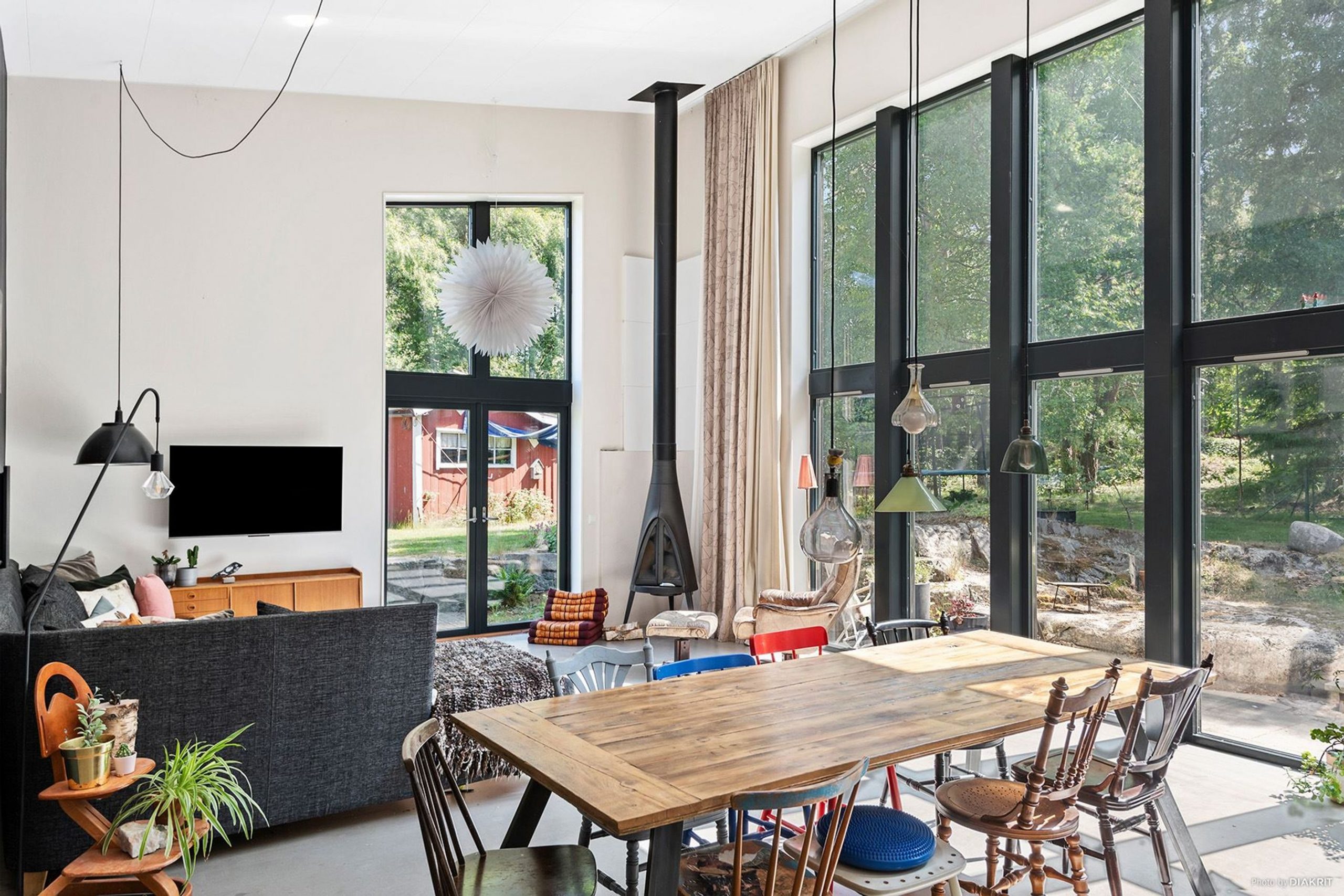 salon double hauteur maison en bois