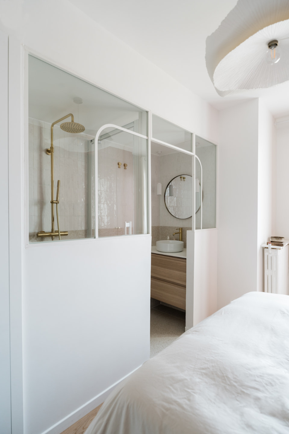 salle de bain avec verrière art déco appartement 45m2 Paris