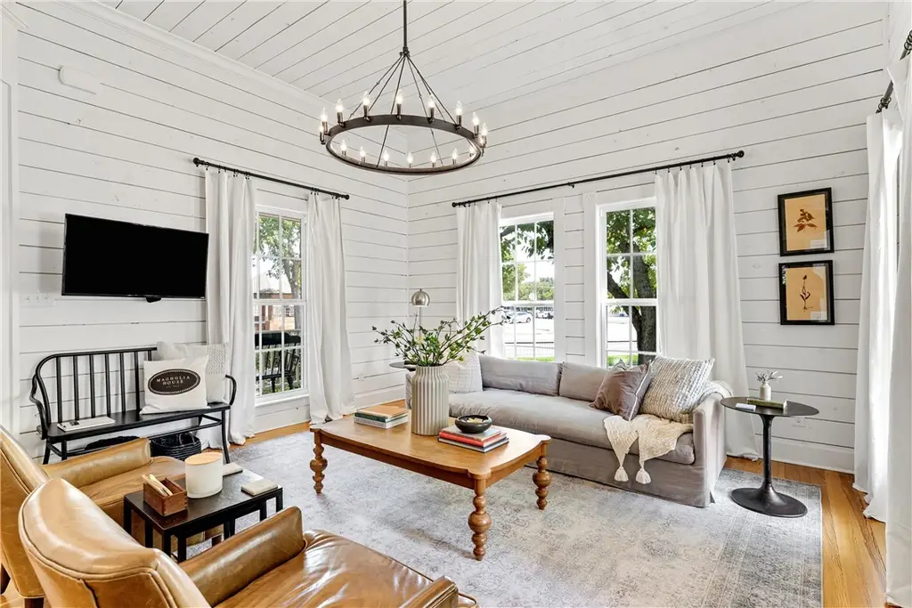 salon Magnolia House maison Joanna et Chip Gaines salon Magnolia House maison Joanna et Chip Gaines