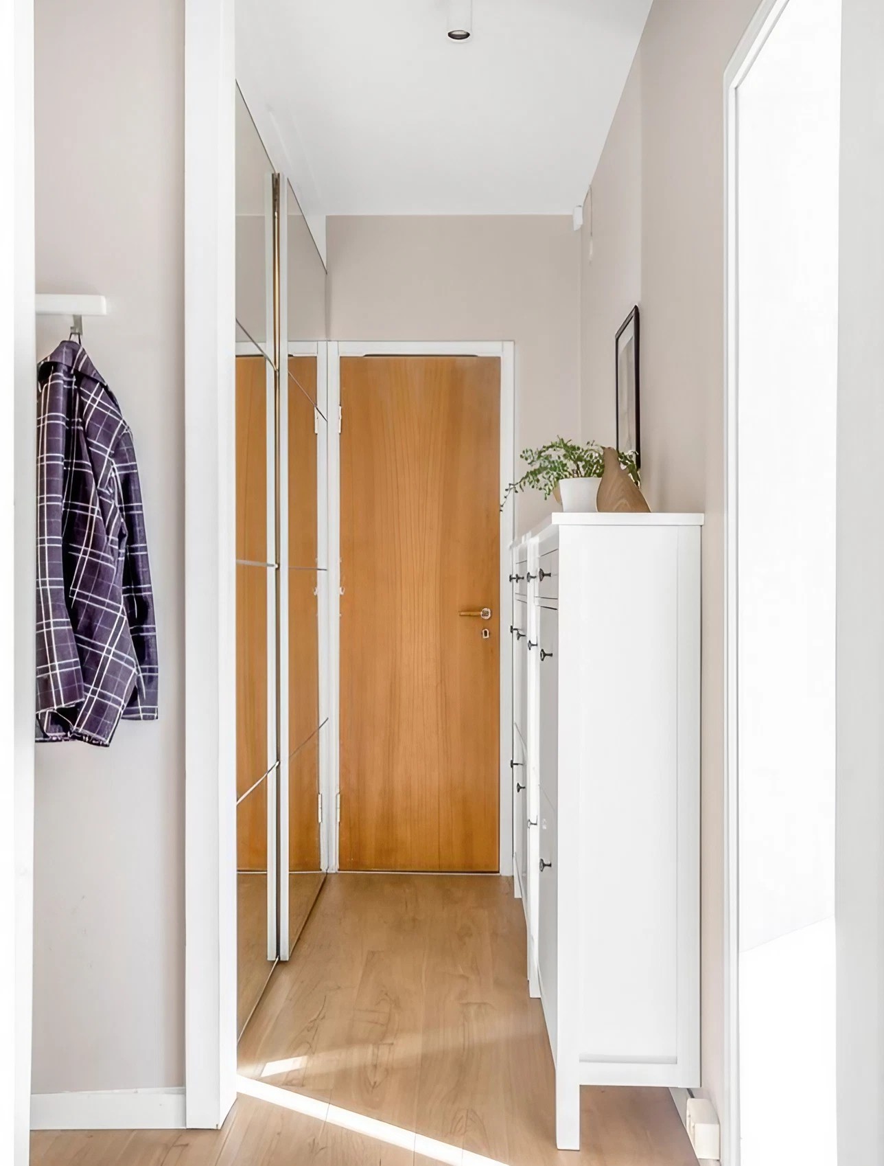 entrée grand studio 40m2 décoration blanche entrée grand studio 40m2 décoration blanche