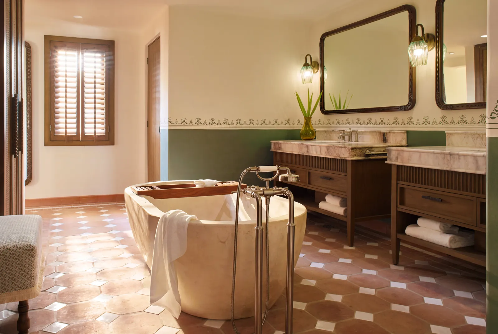 salle de bain rustique chic avec baignoire îlot salle de bain rustique chic avec baignoire îlot